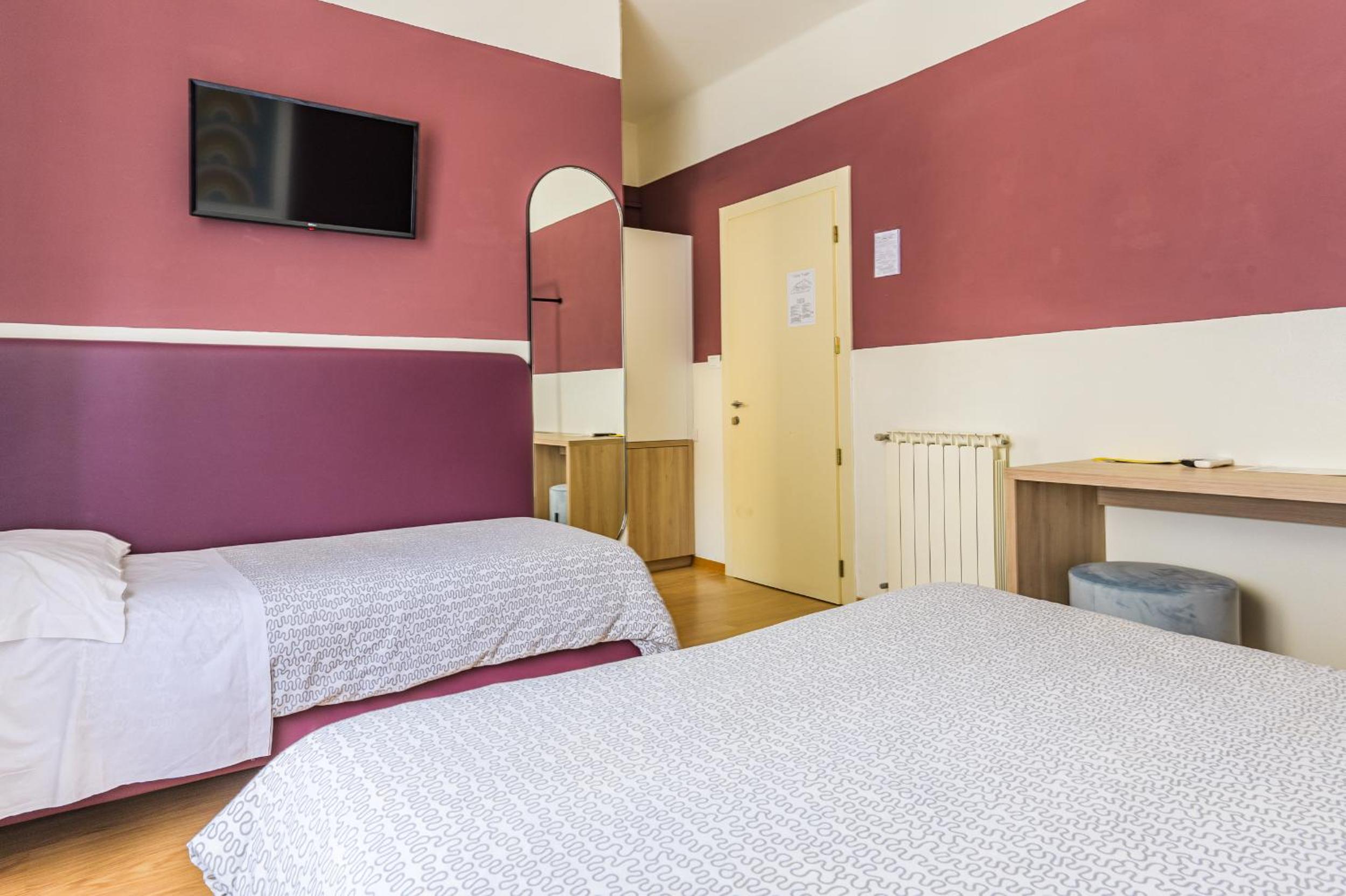Economy Triple Room - Photo 5