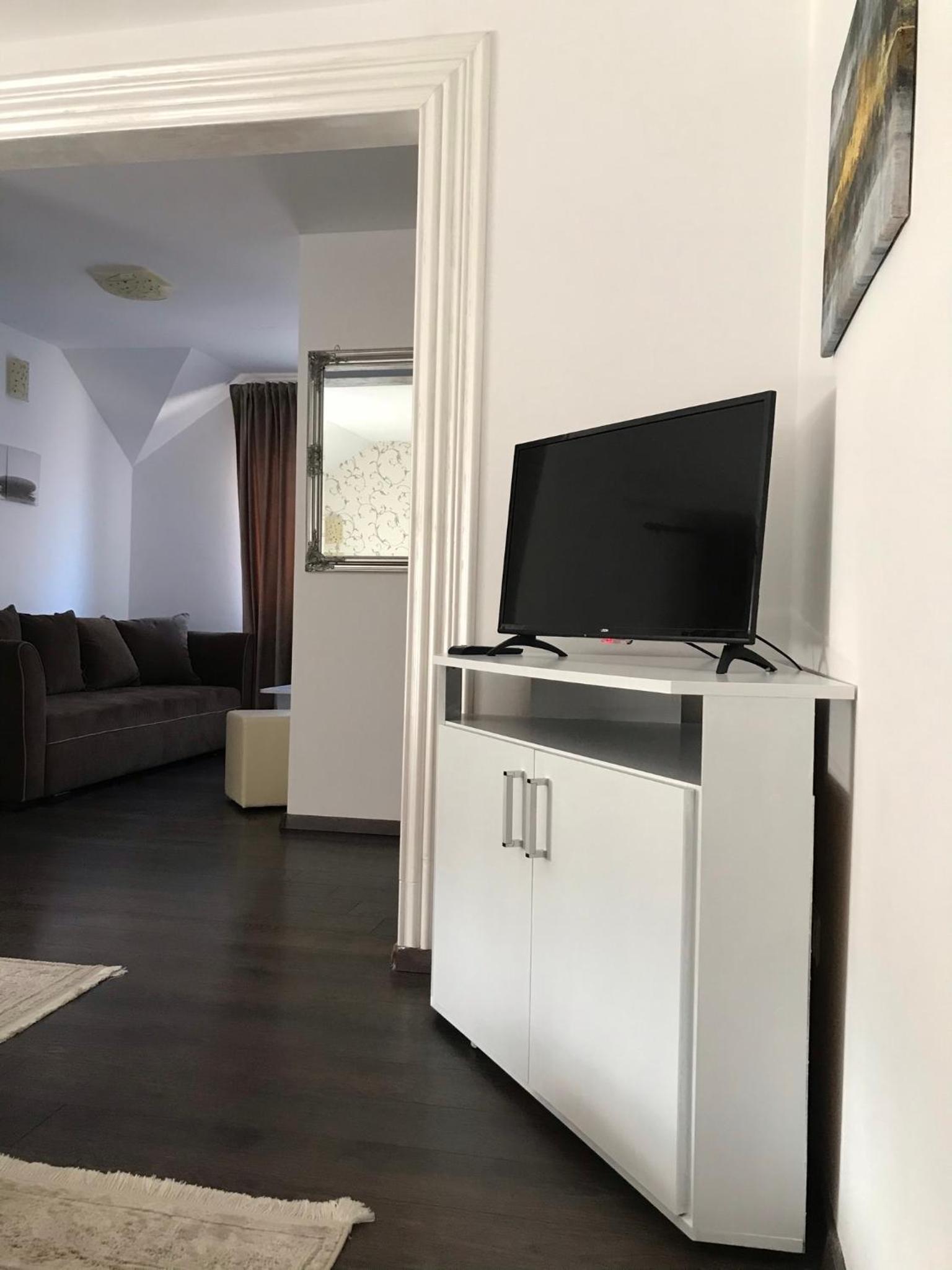 Family Room - Photo 4