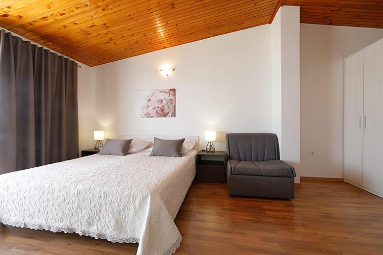 Three-Bedroom Apartment with Sea View photo 1