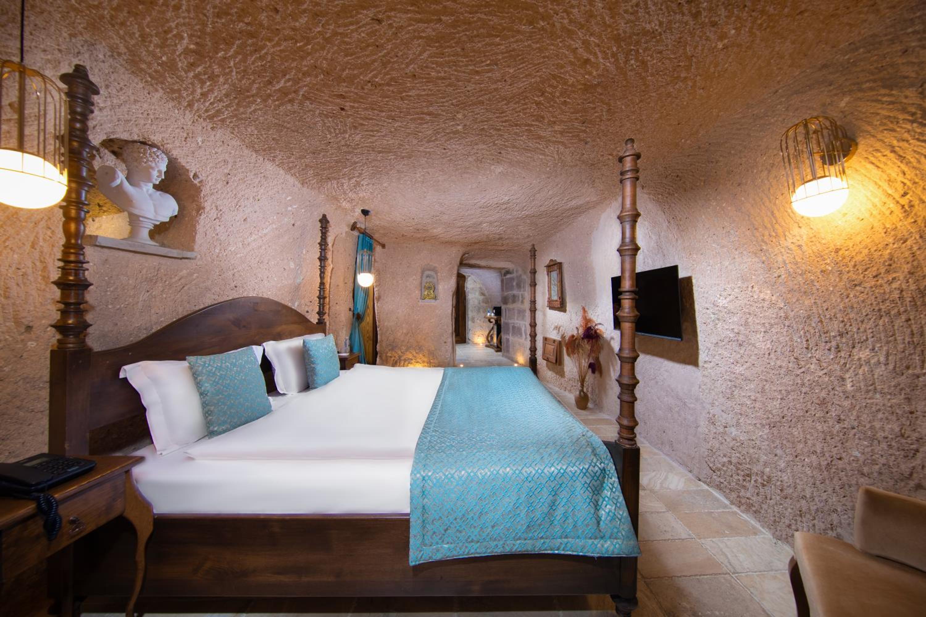 Underground Cave Rooms With Jaccuzi