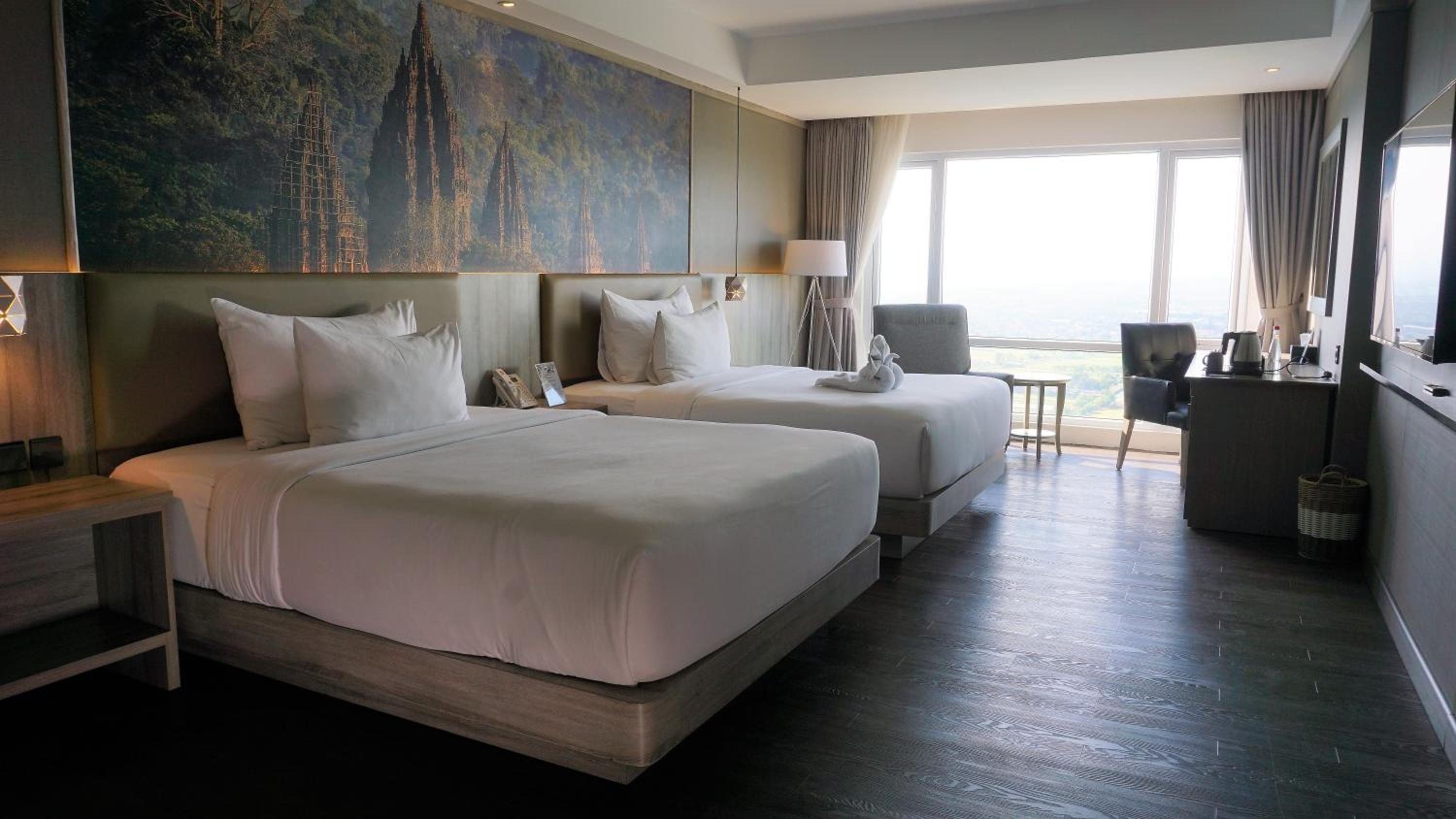 Premier Queen Room