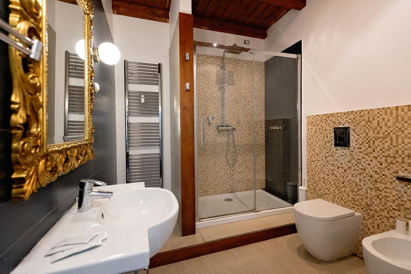 One-Bedroom Apartment (5 Adults) photo 3