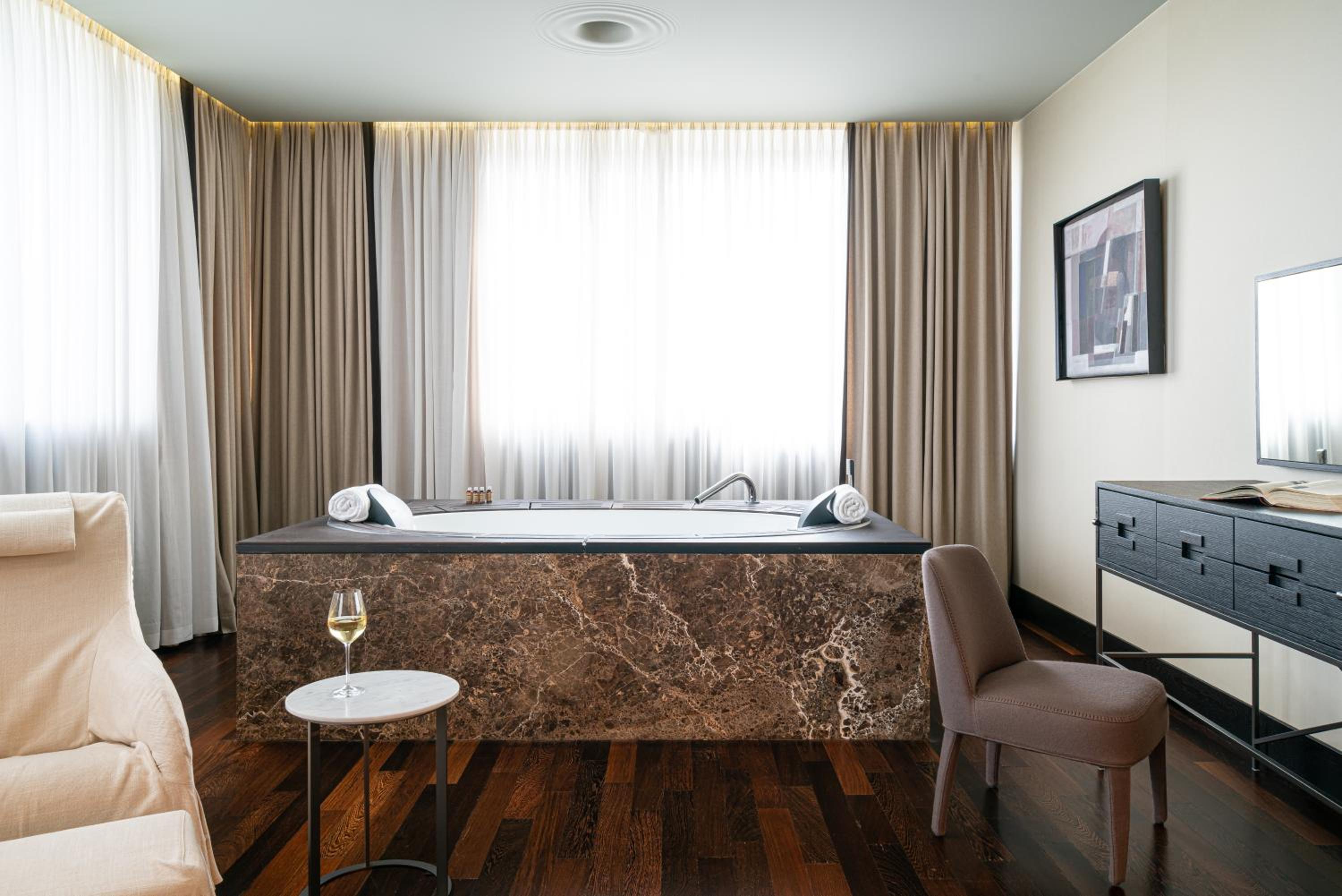 Prestige King Suite photo 2