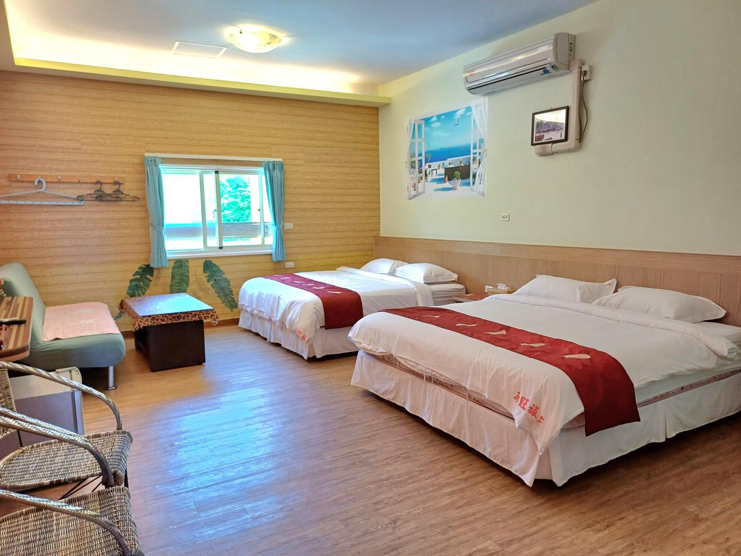 Quadruple Room with Mountain View photo 3