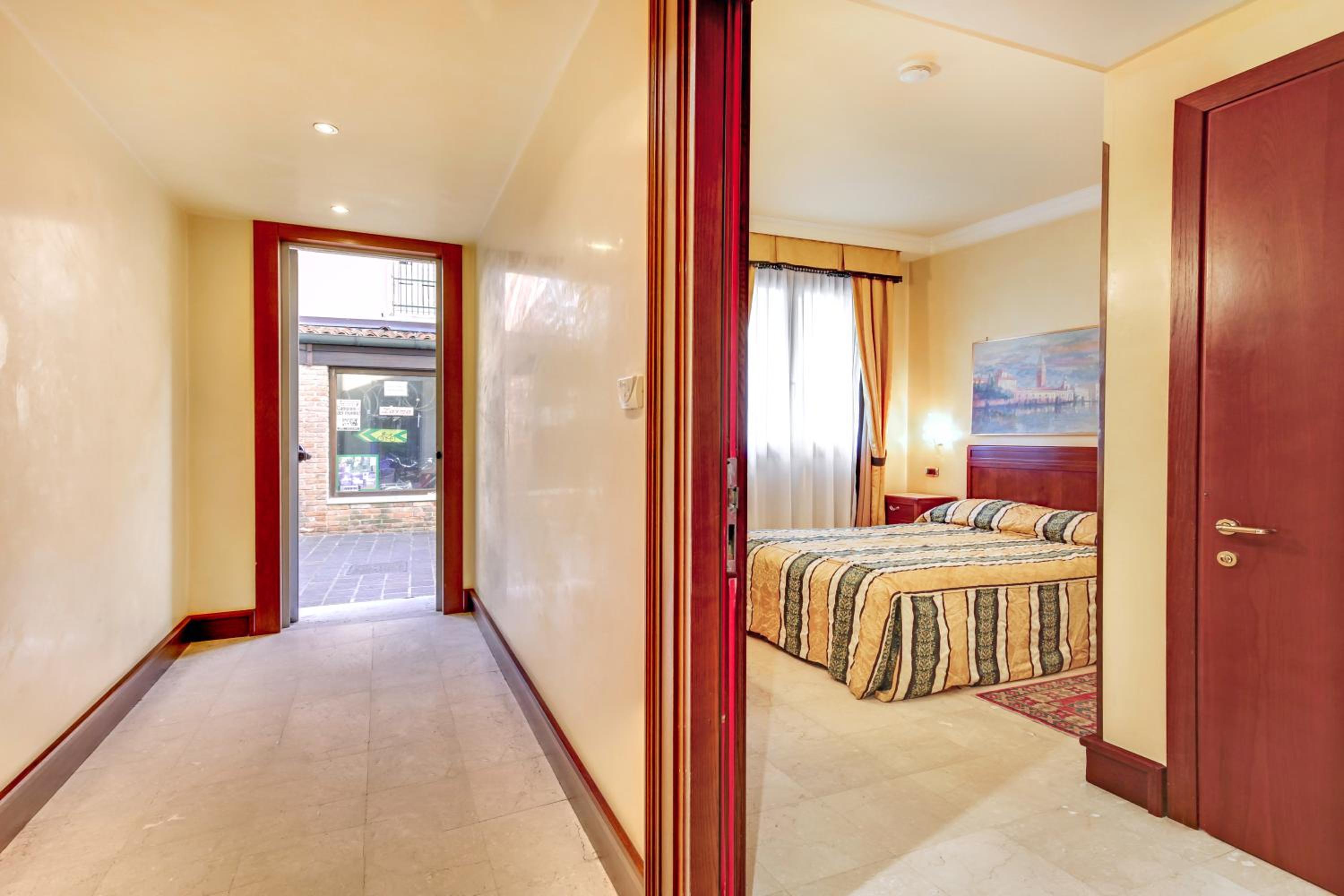 Economy Double Room - Photo 5