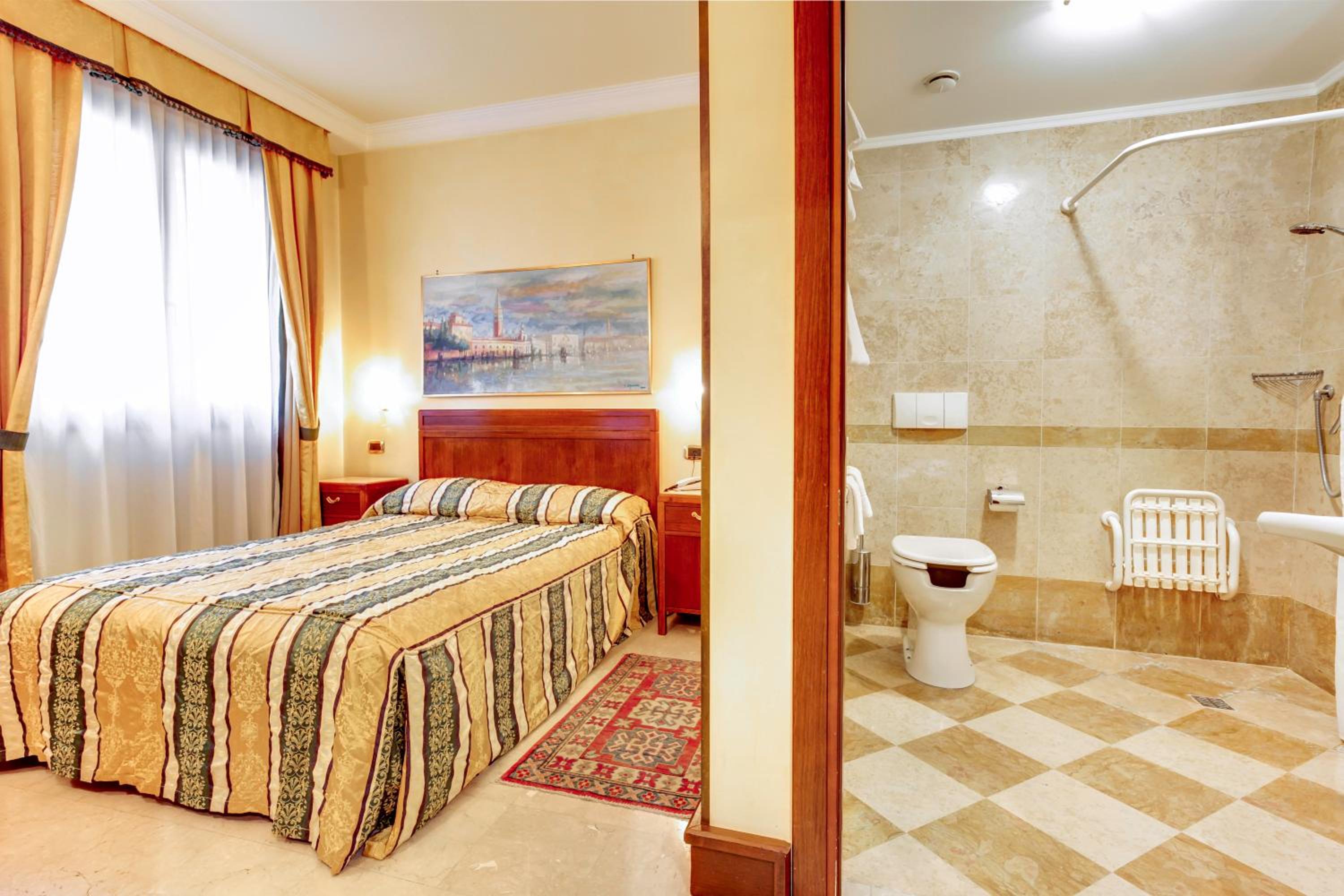 Economy Double Room - Photo 1