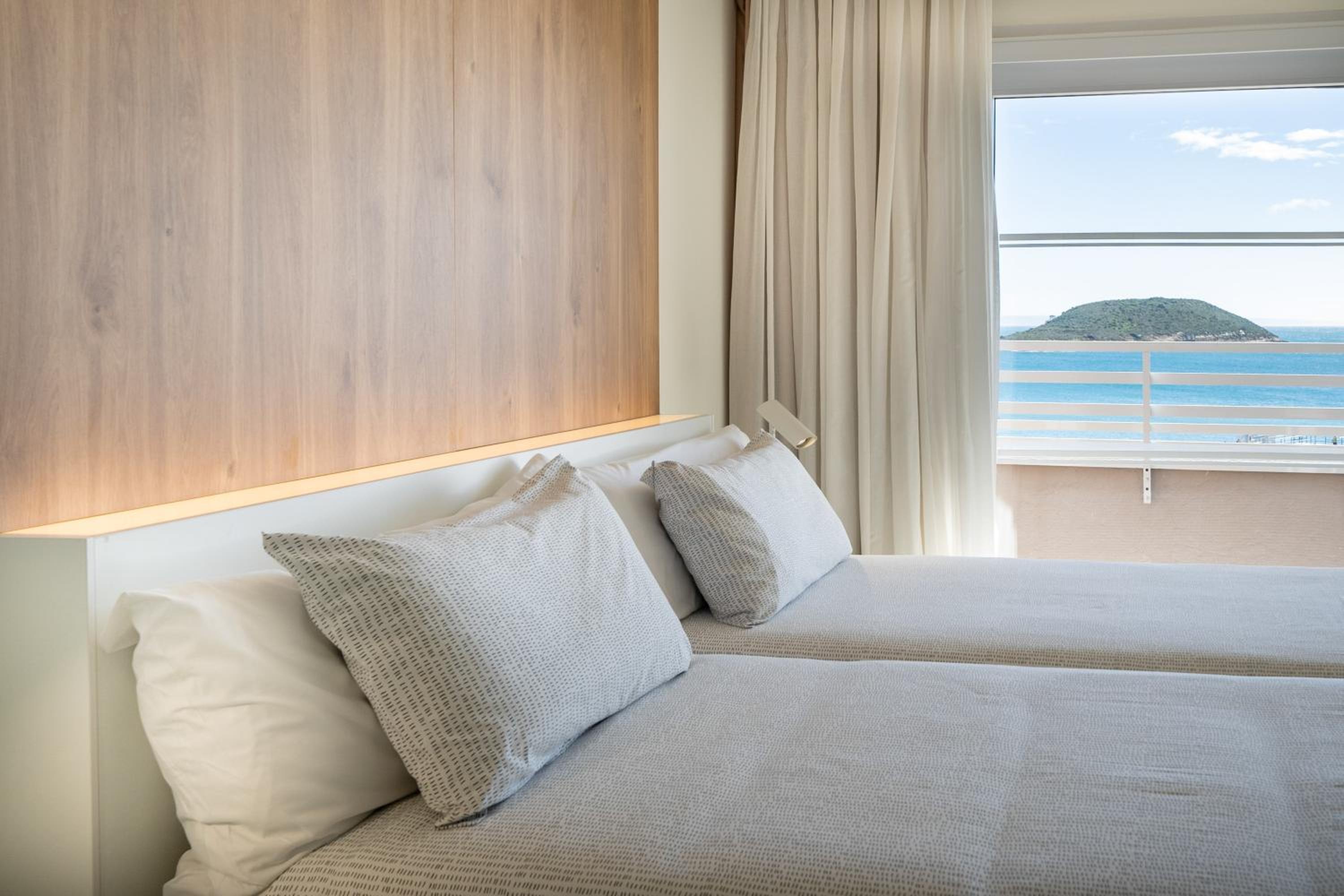 The Loft Junior Suite Front Sea View thumbnail 5