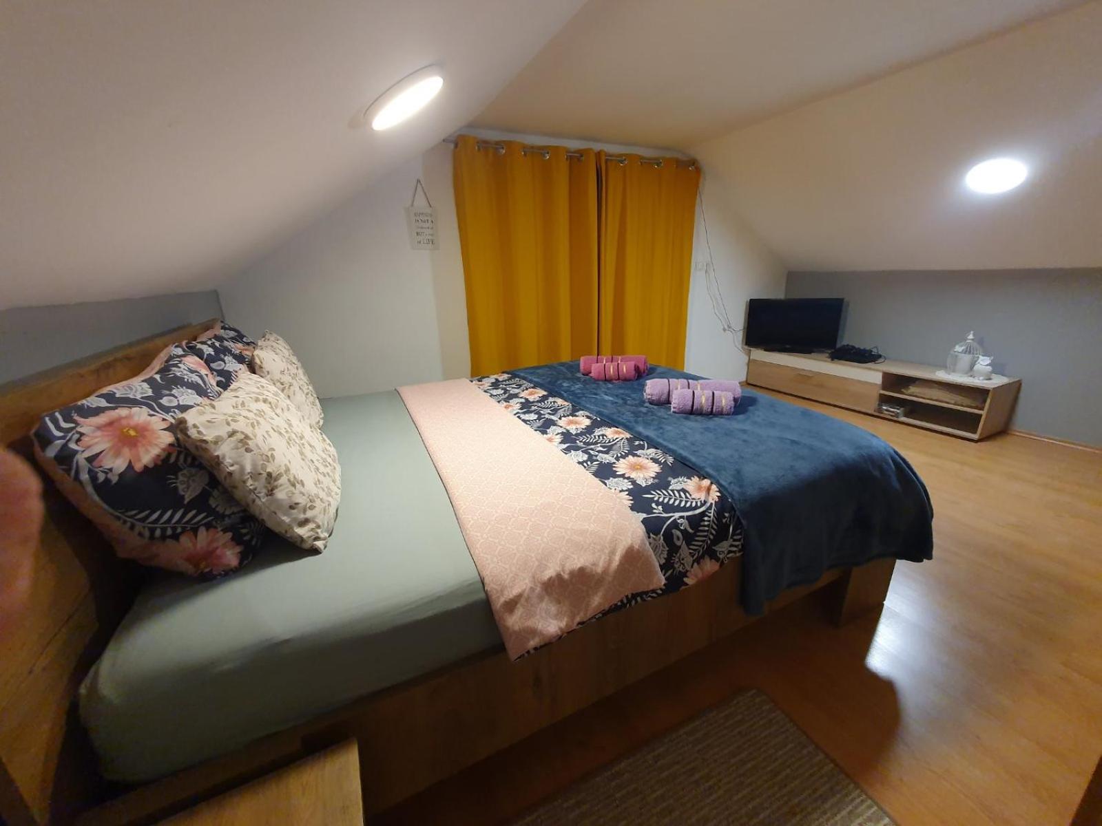 Two-Bedroom House - Photo 21