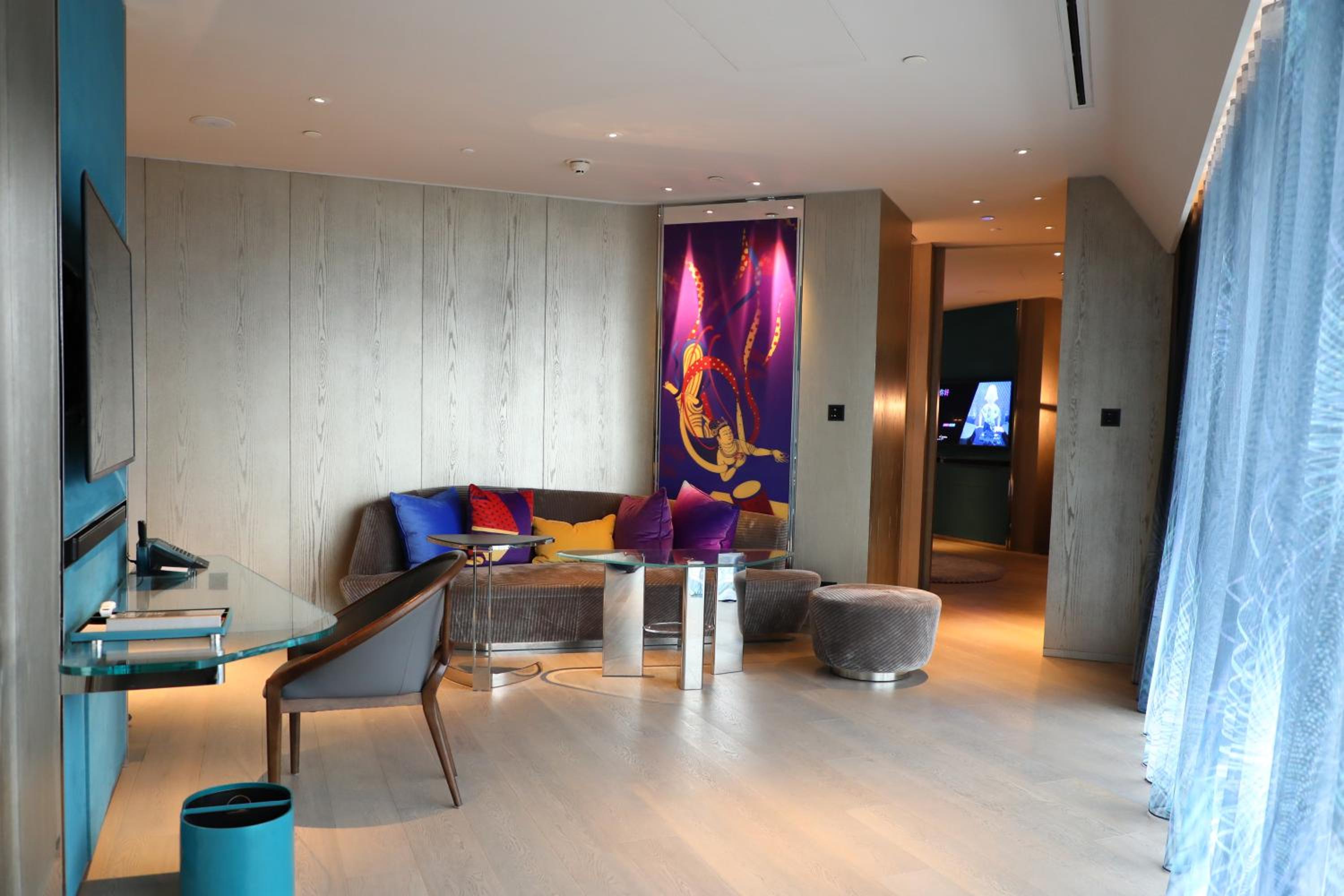 Cozy Suite, 1 Bedroom Suite, 1 King, Balcony