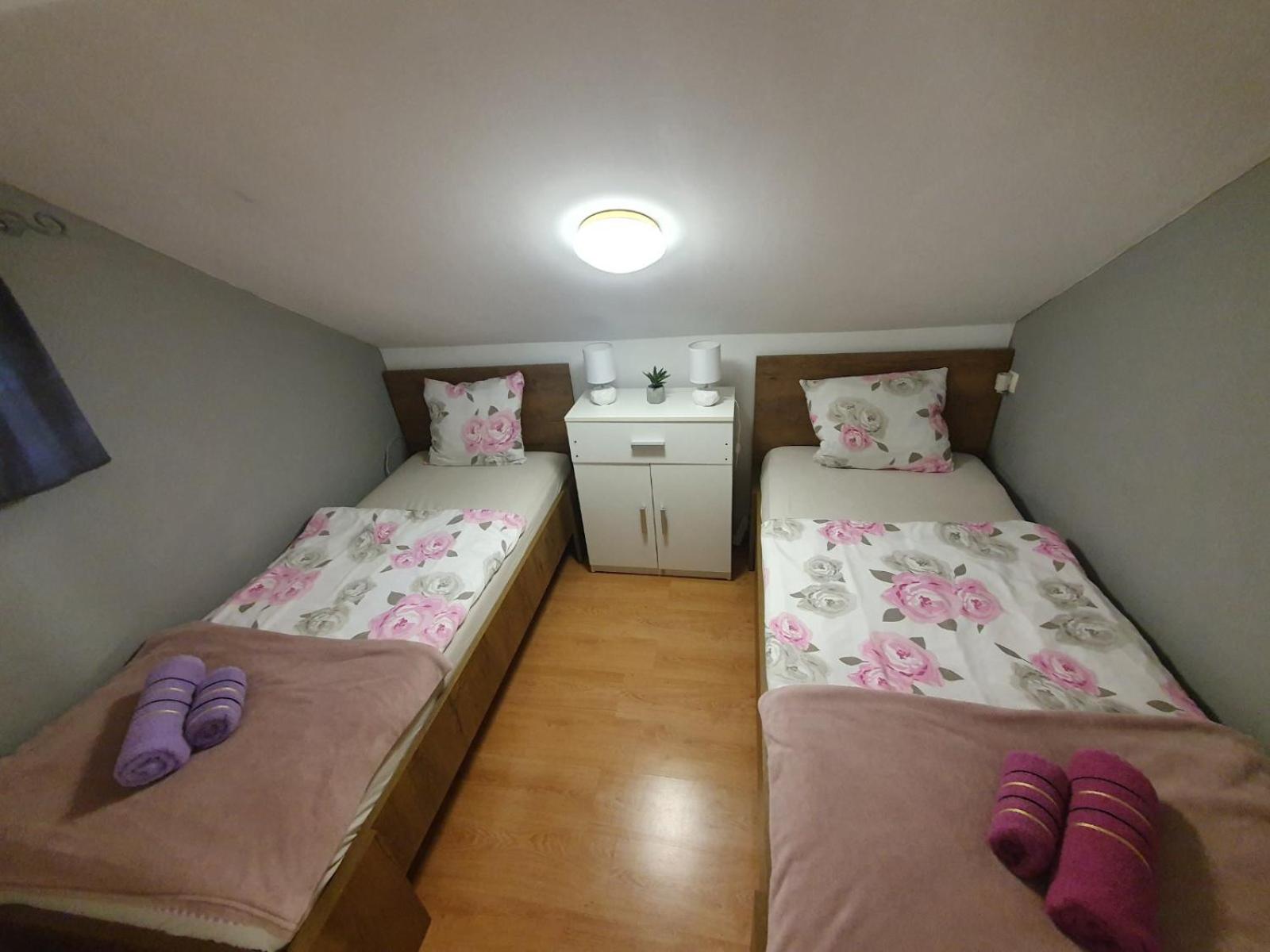 Two-Bedroom House - Photo 20
