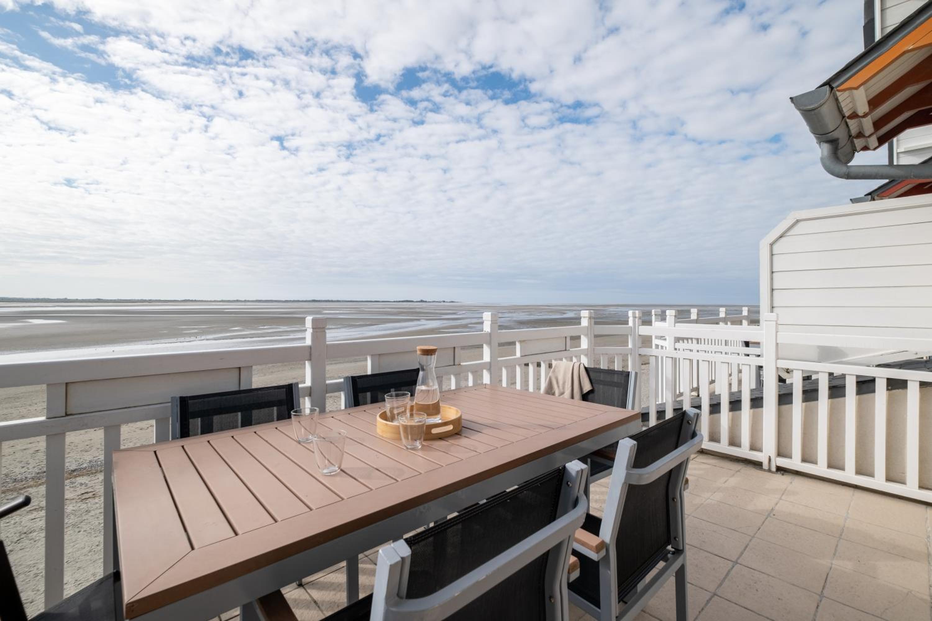 Two-Bedroom Duplex Apartment with Sleeping Alcove (7 People) - Sea View photo 2