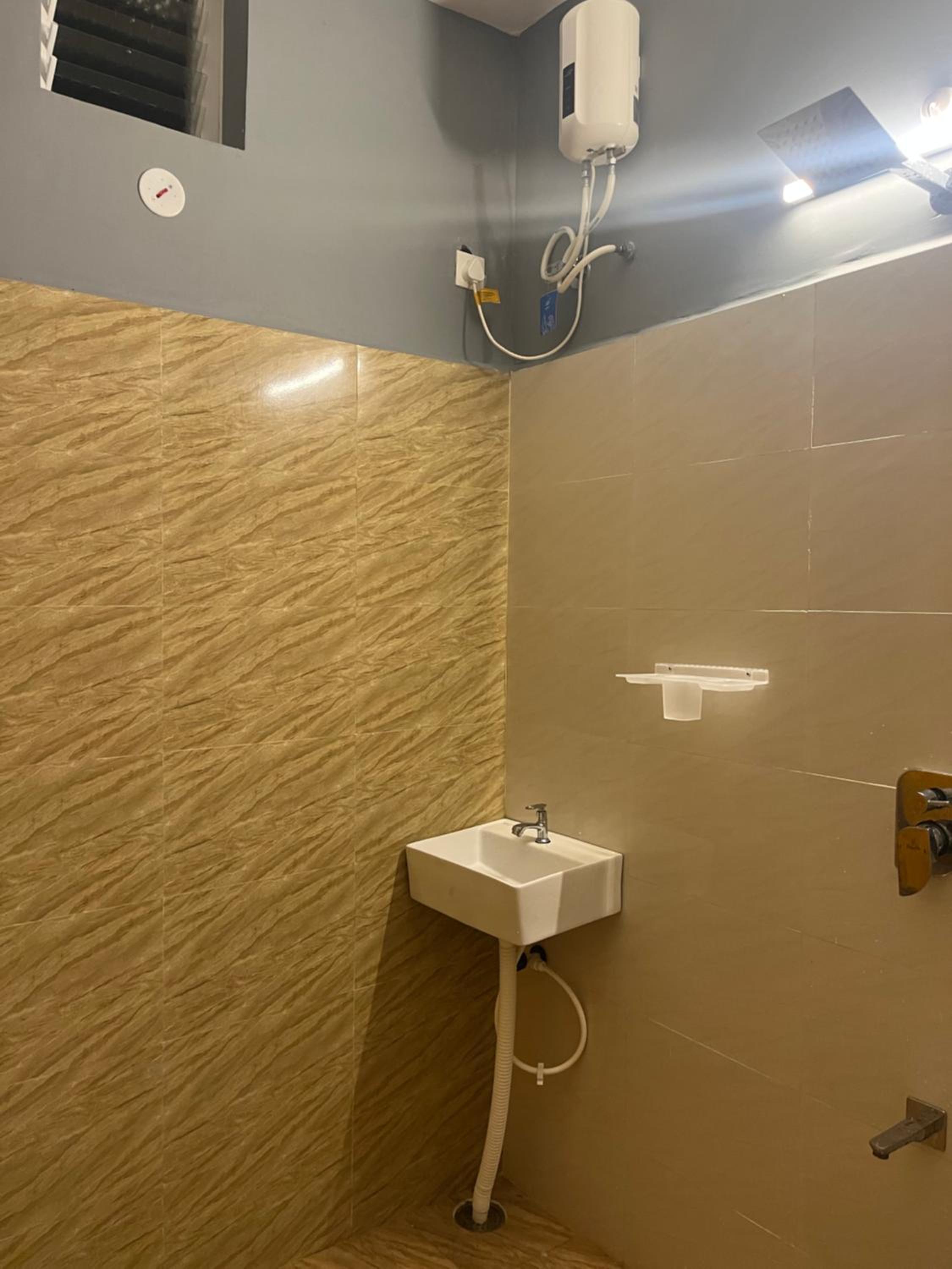 Double Room With Private Bathroom photo 2