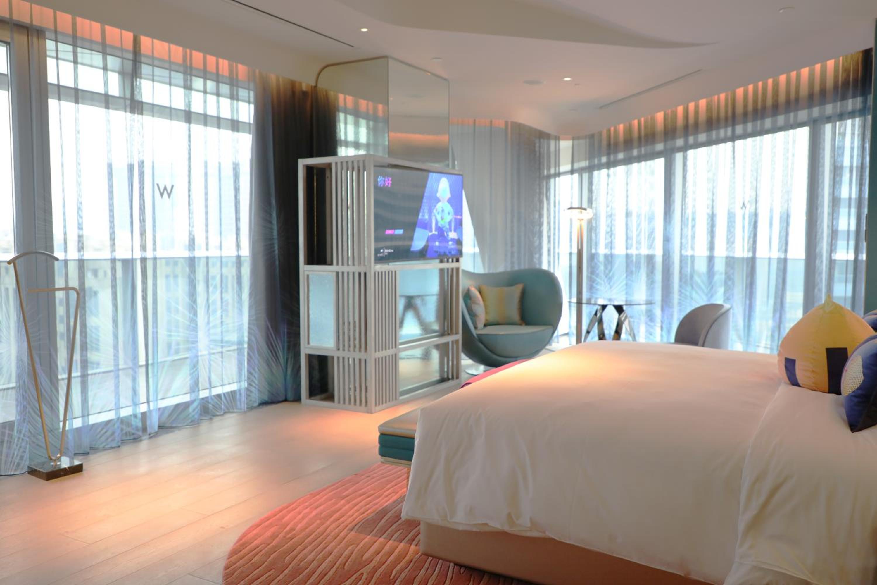 Mega Suite, 1 Bedroom Larger Suite, 1 King, Lake view