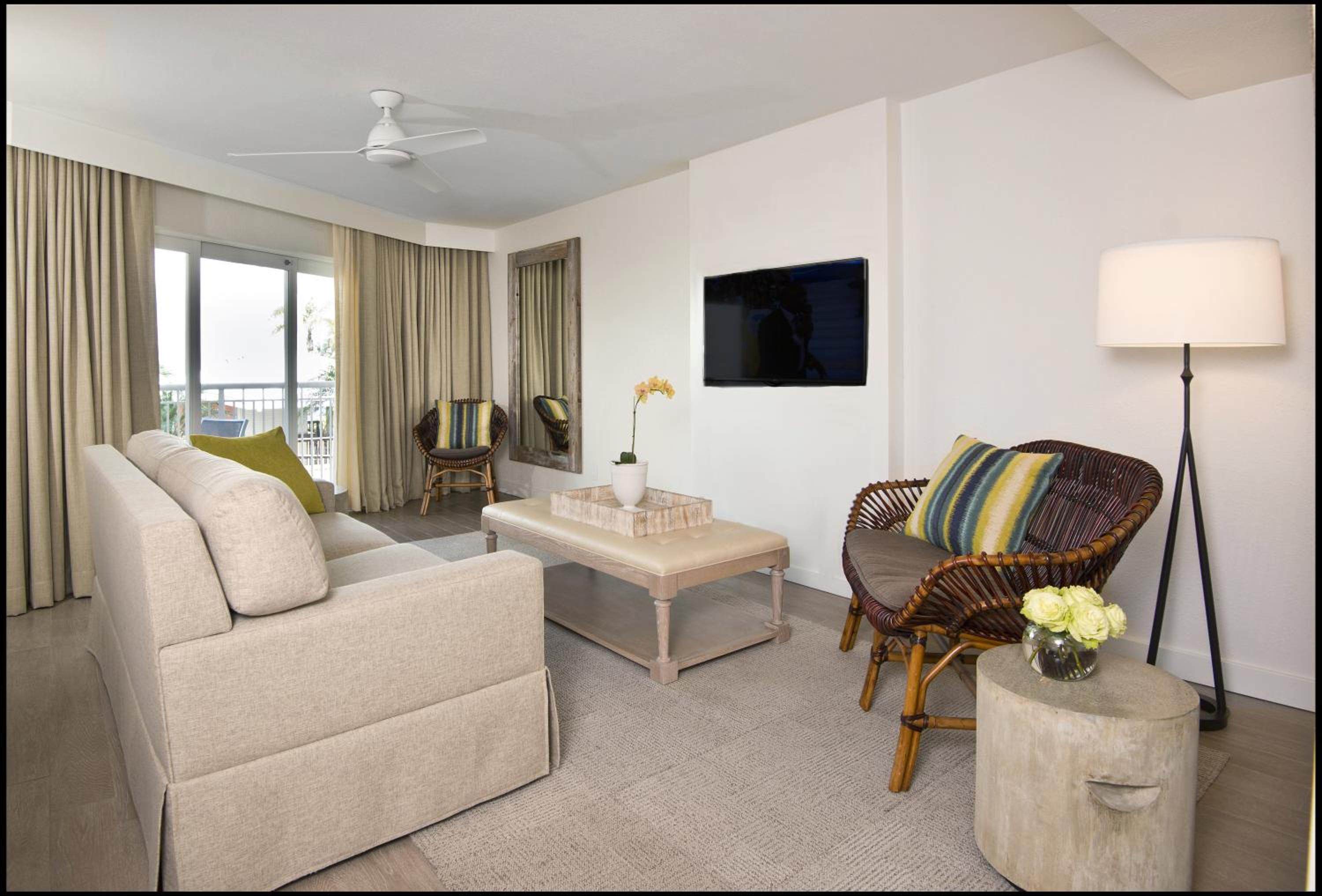 Superior King Suite with Sofa Bed - Photo 5