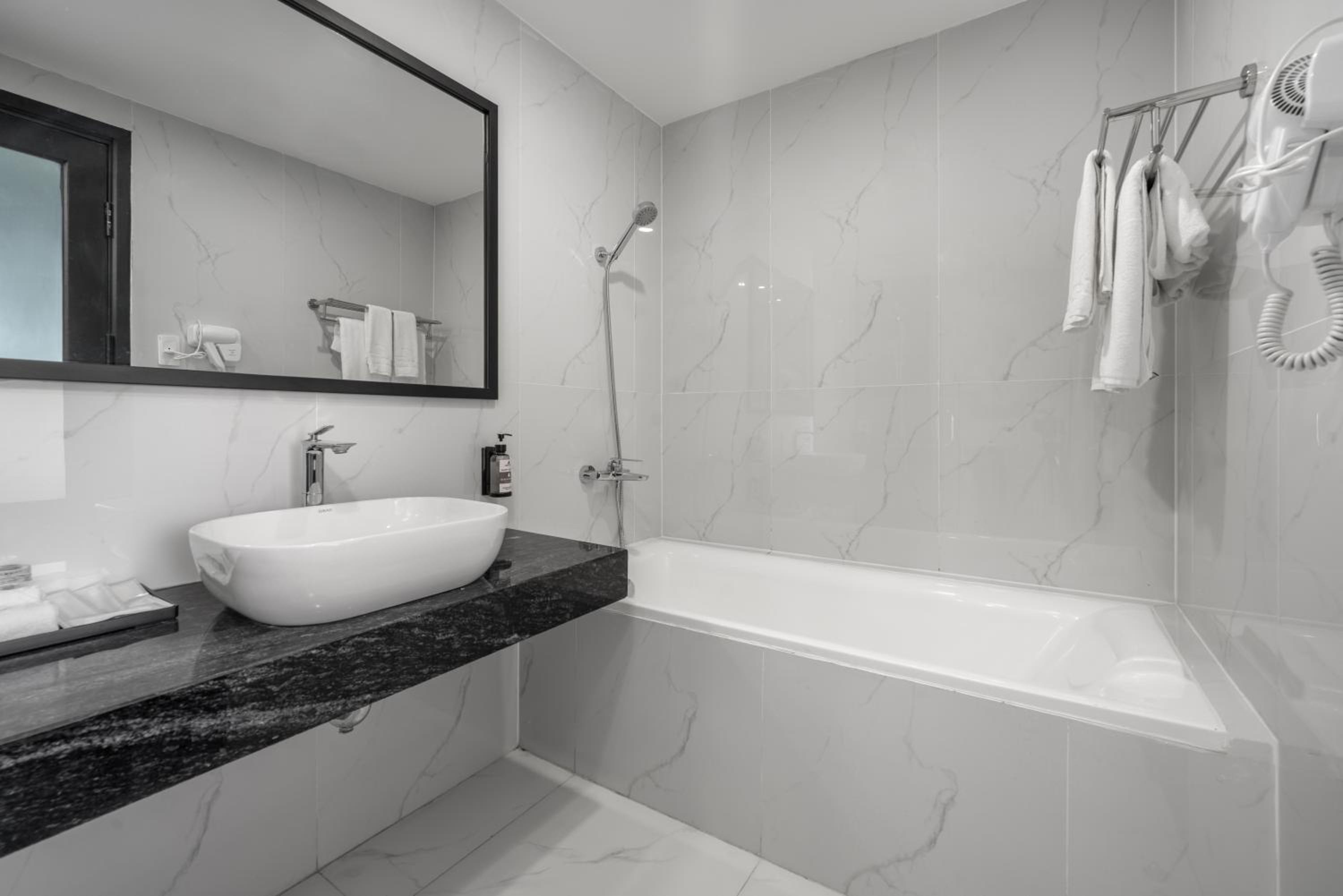 Triple Room with Bath - Photo 4