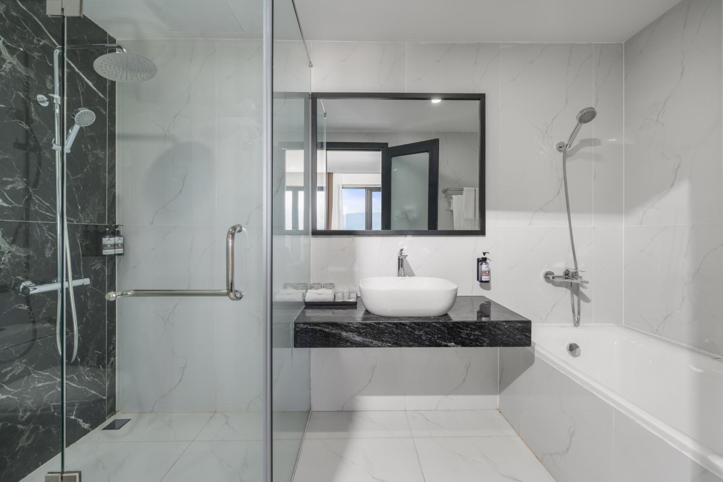 Triple Room with Bath - Photo 6