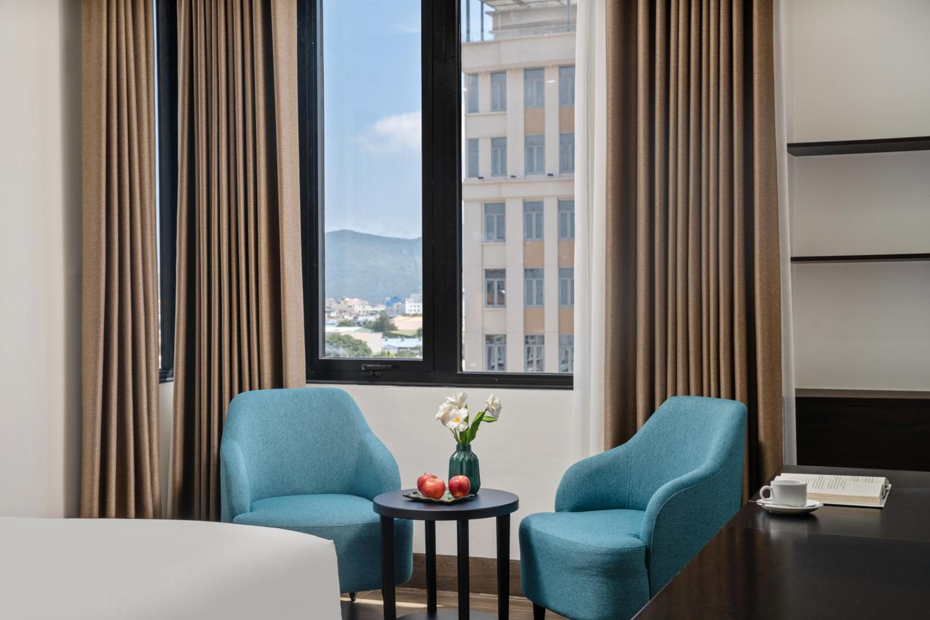 Executive Suite - Photo 1