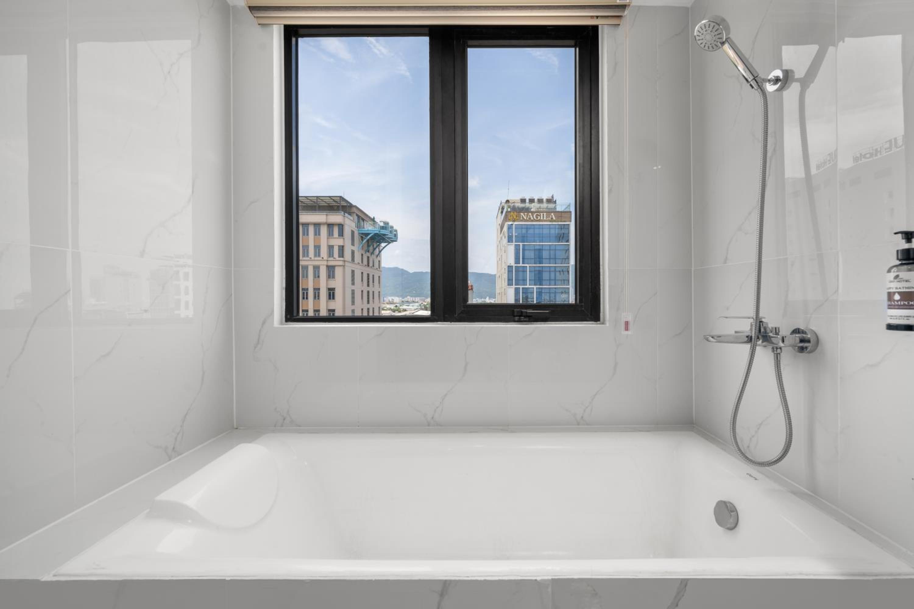 Triple Room with Bath - Photo 11