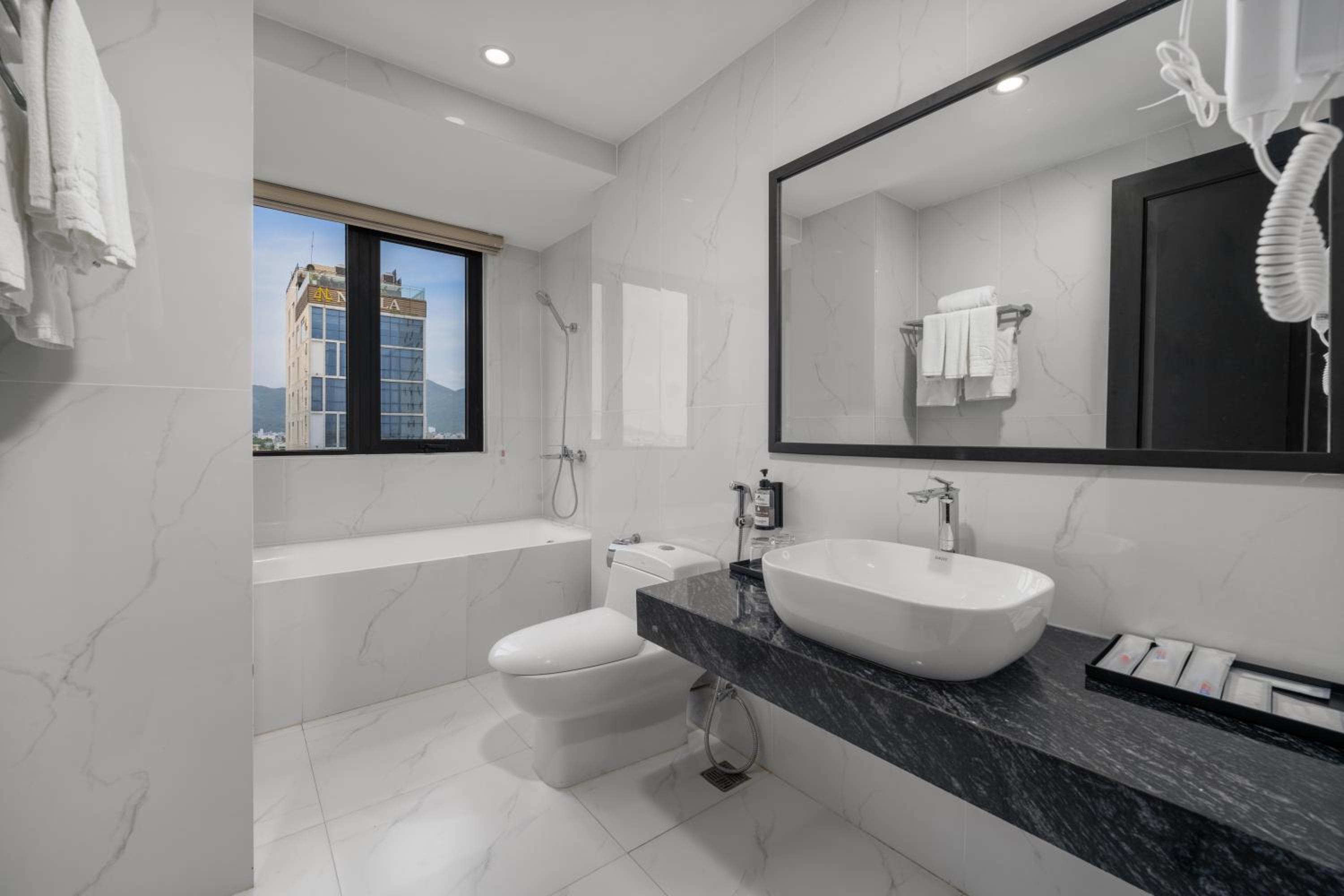 Triple Room with Bath - Photo 8