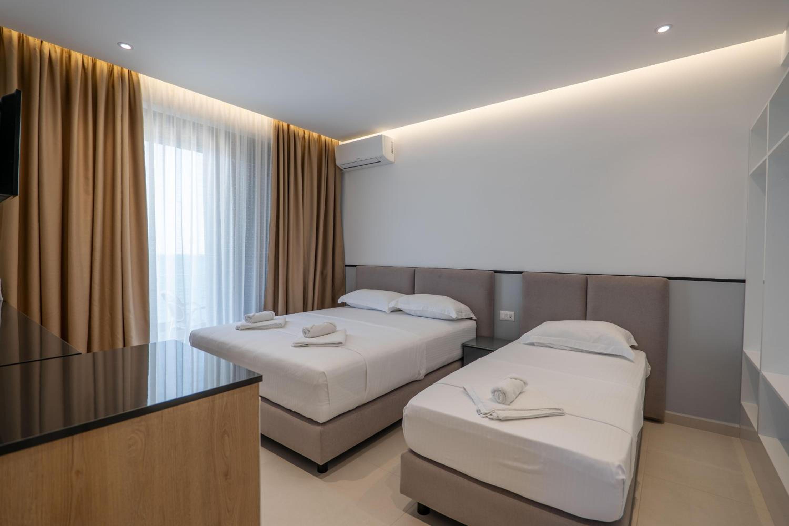 Triple Room with Garden View