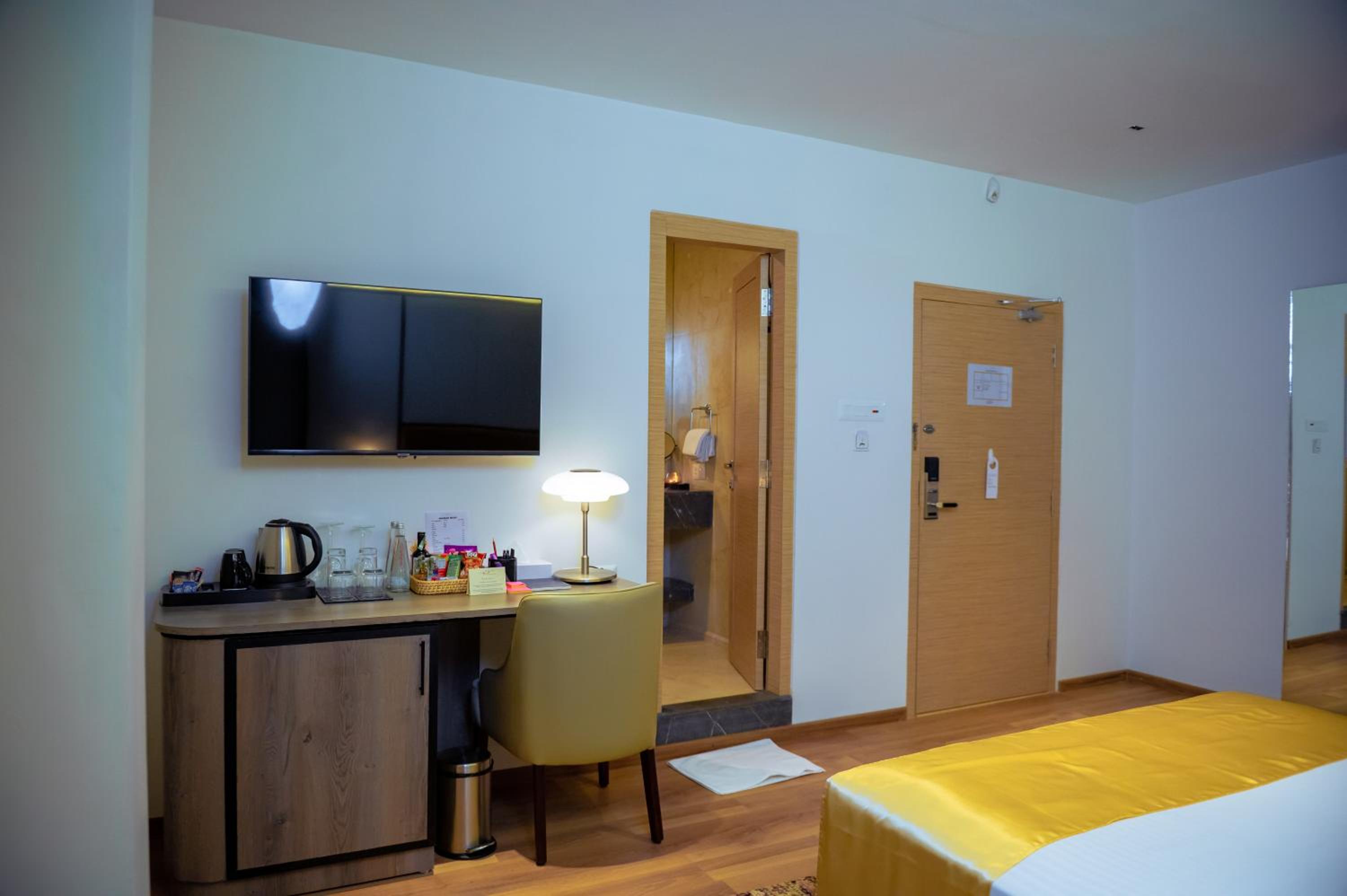 Deluxe Double Room (2 Adults + 1 Child) photo 3