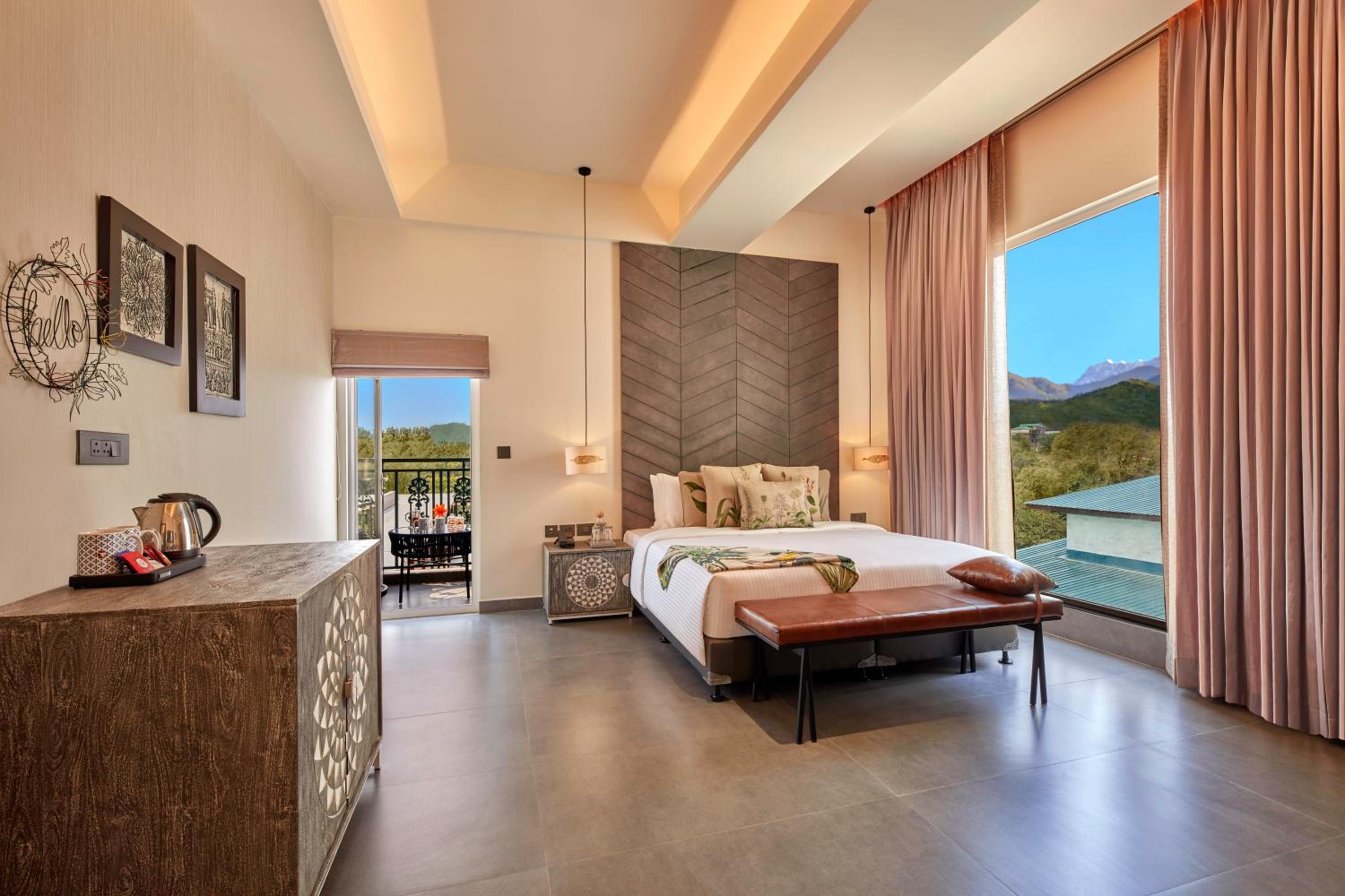 Premium Room with Balcony - Photo 3
