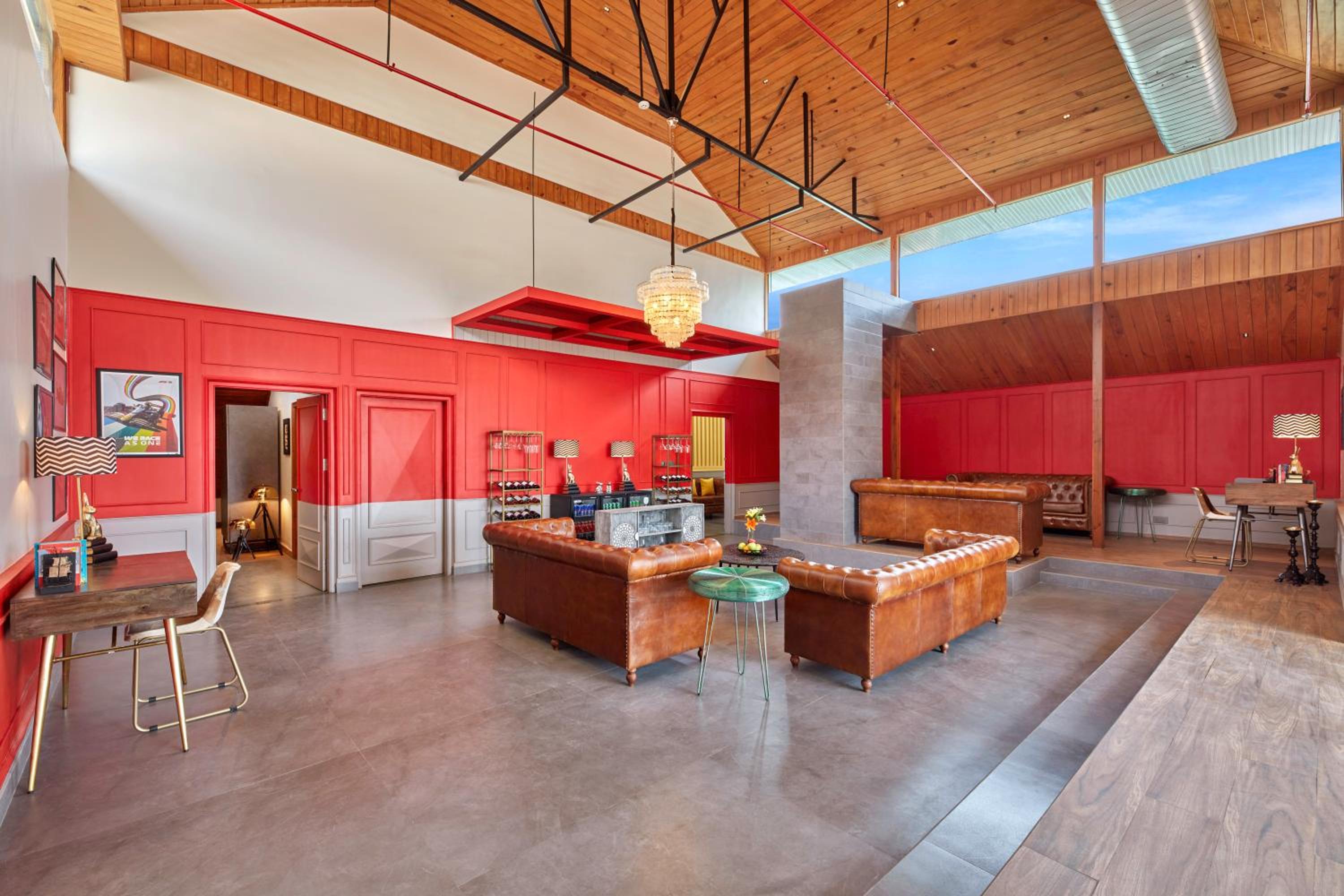 Foxing Suite, INR 1000 Spa Credit Per Room Per Stay - Photo 1