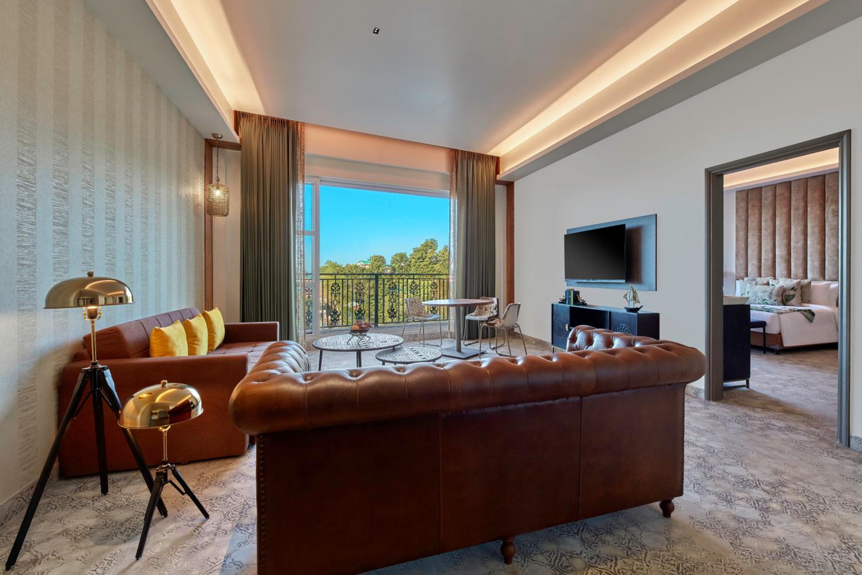 Premium Suite with Balcony - Photo 3