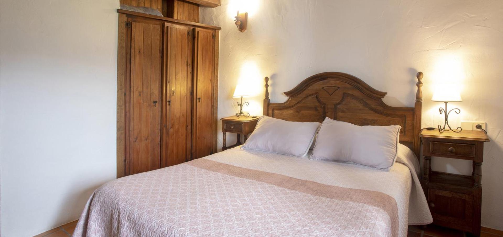 Double Room with Balcony - Photo 4