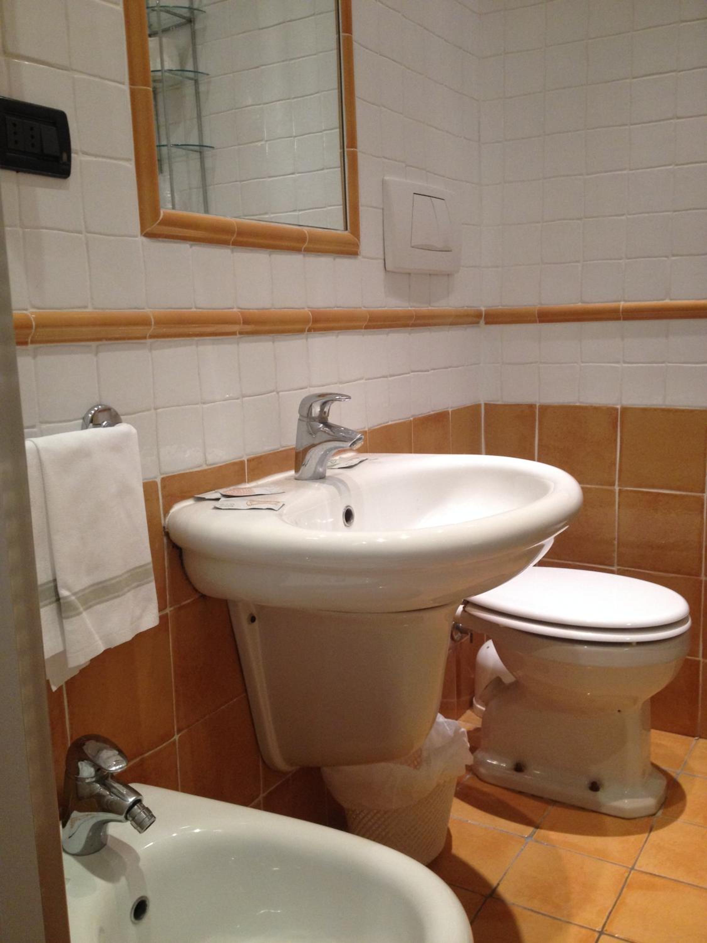 Single Room photo 2