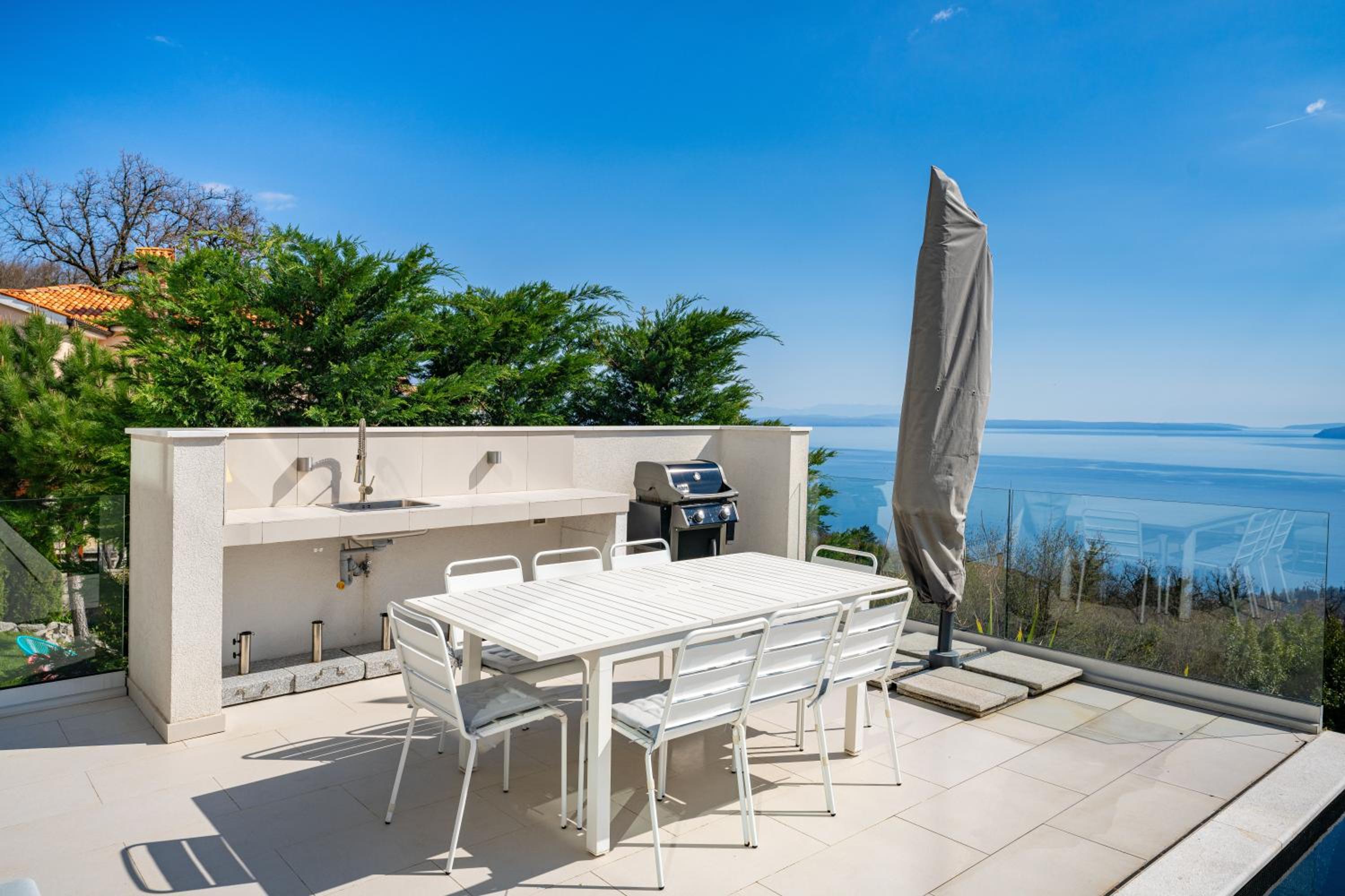 Villa photo 2