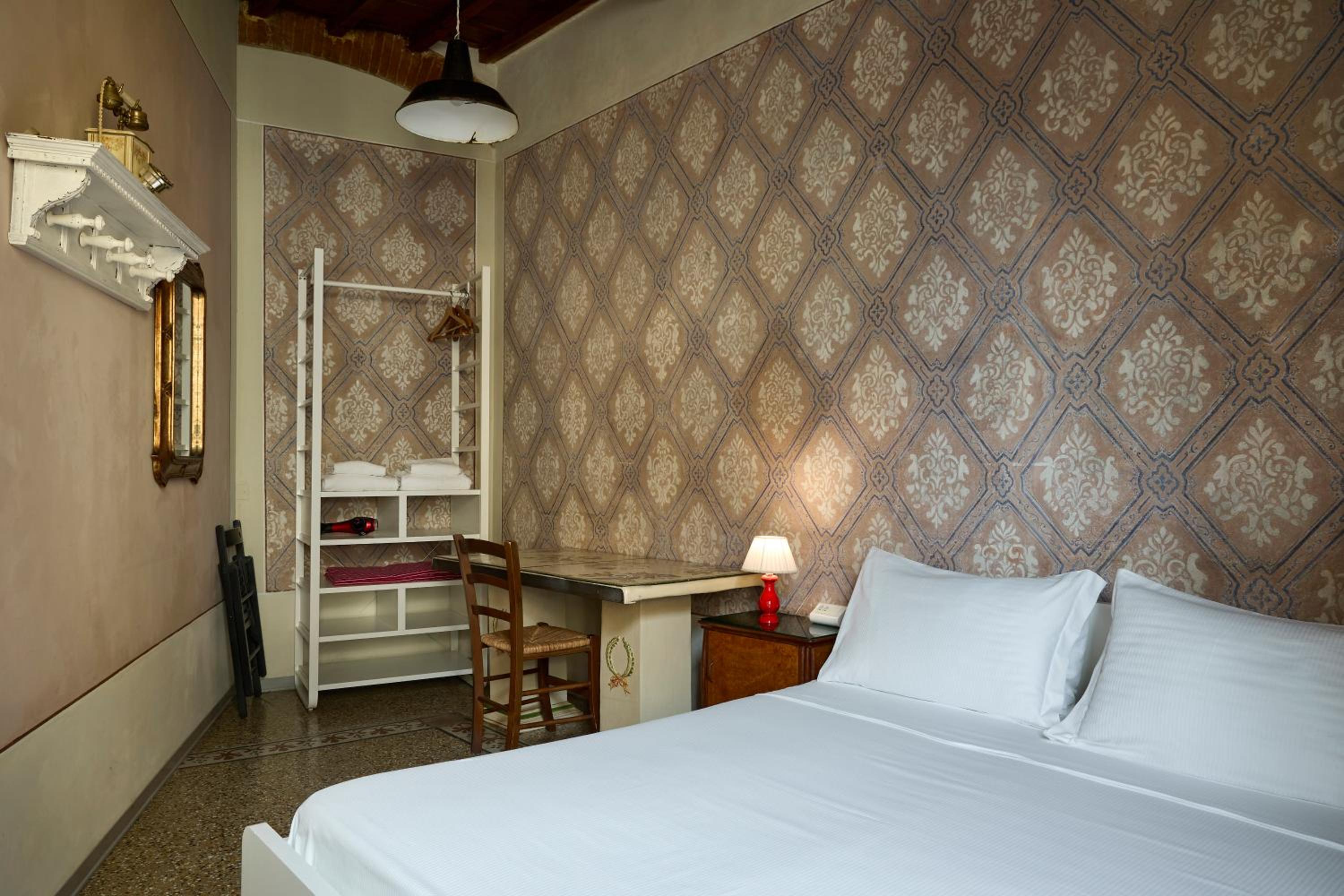 Economy Double Room photo 1