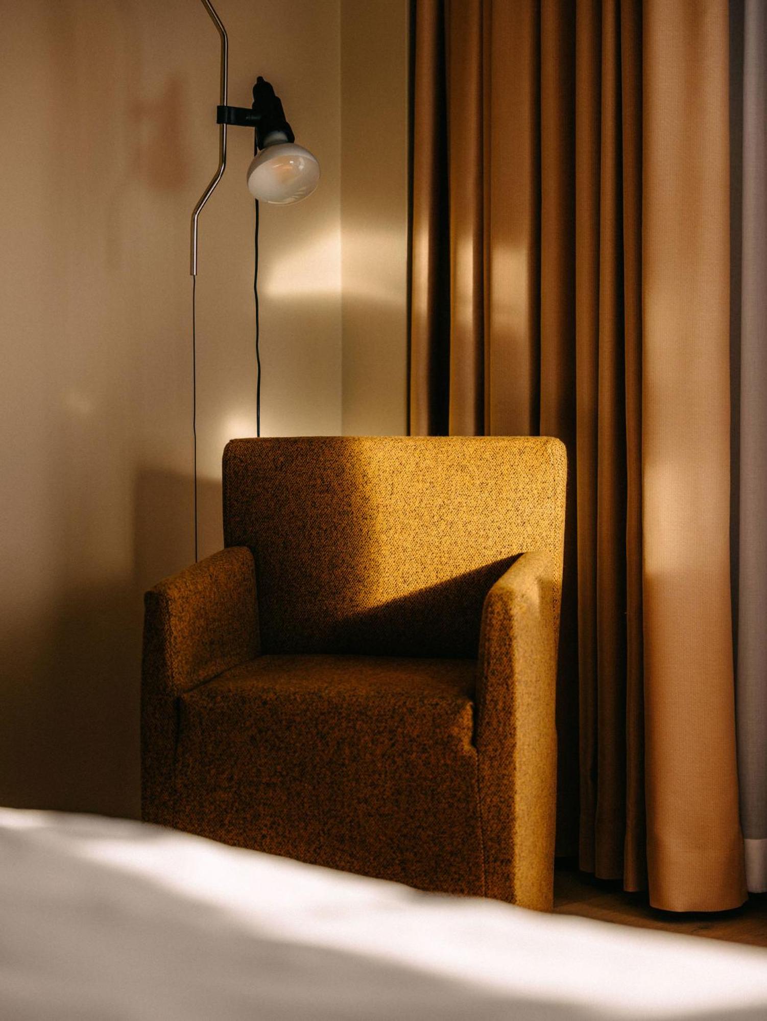 Deluxe Double Room with Balcony - Photo 6
