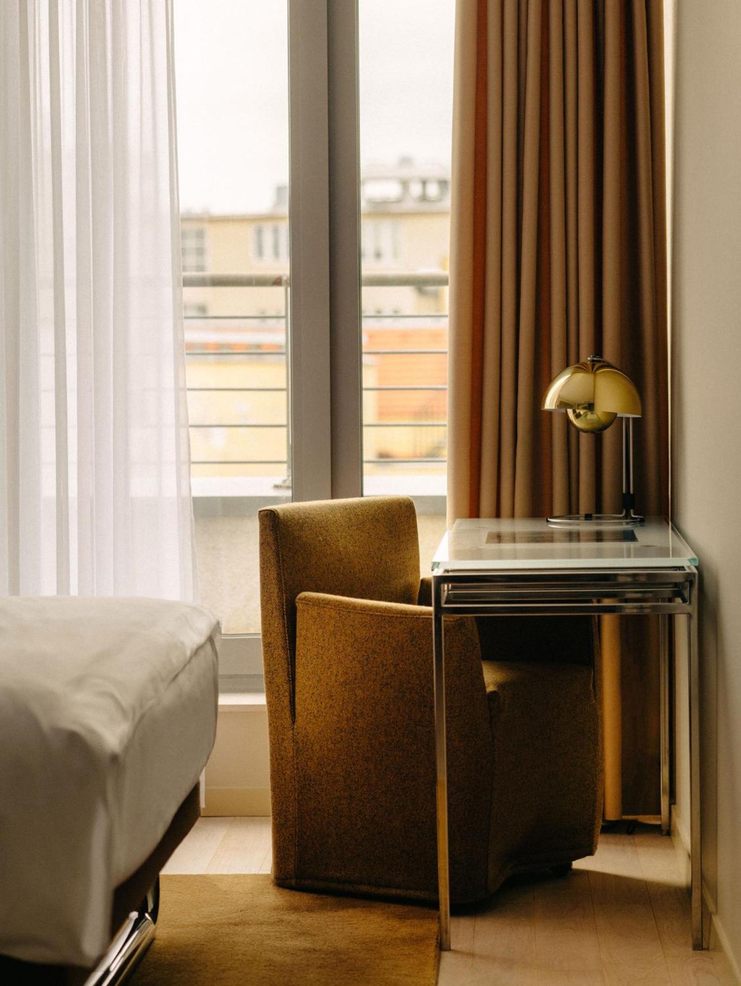 Deluxe Double Room with Balcony - Photo 8