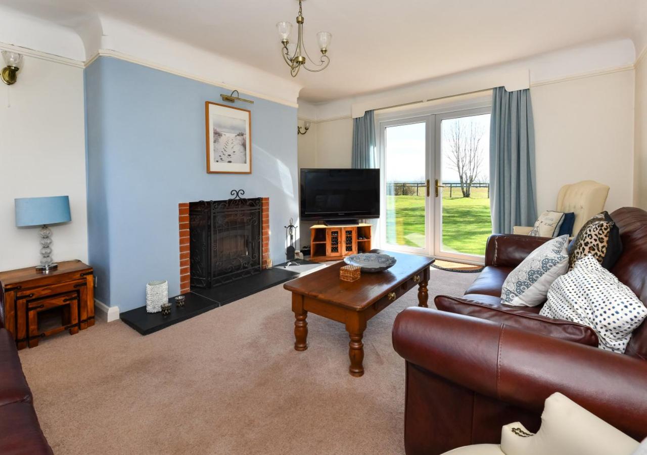 Four-Bedroom House photo 3