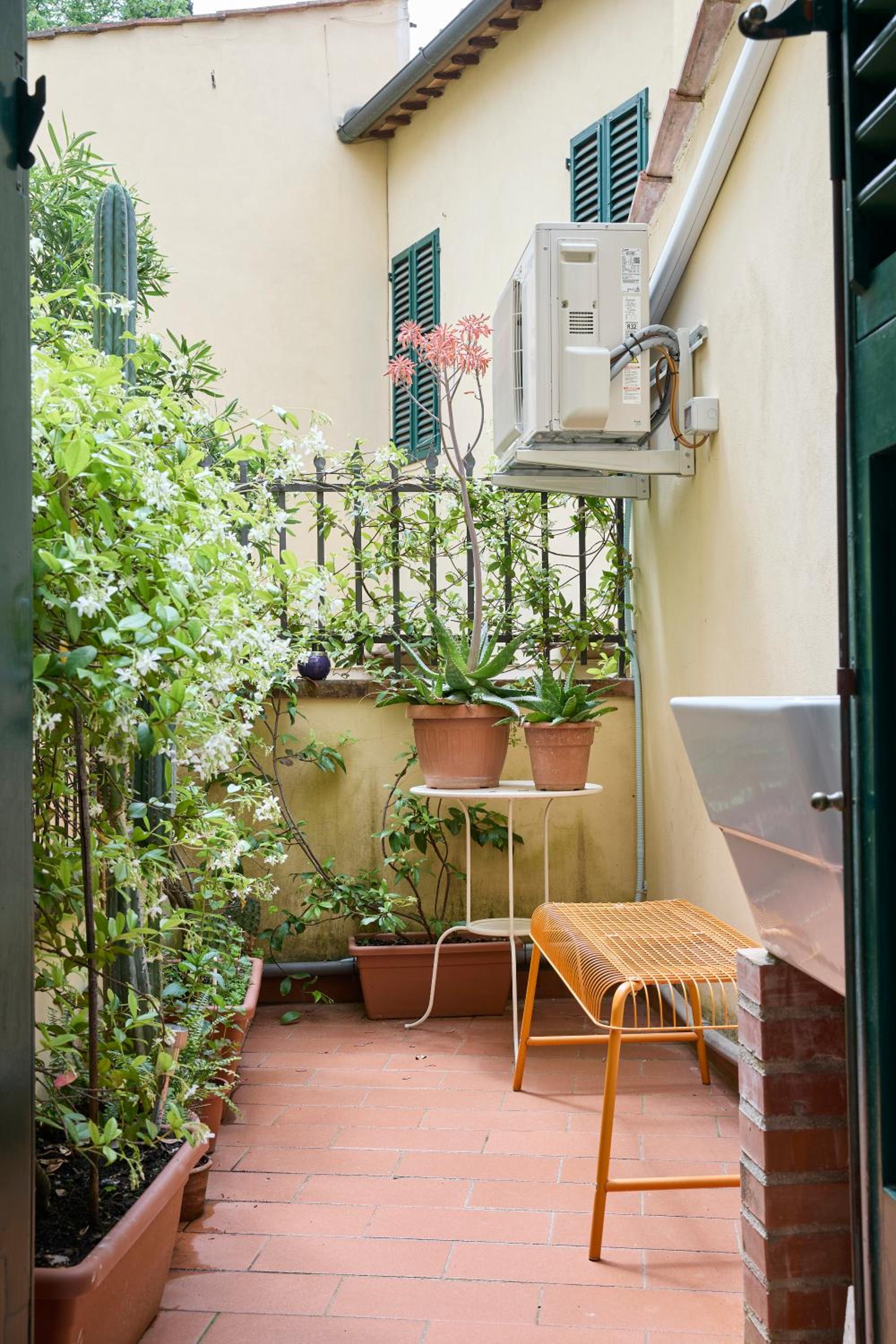 Double Room with Private External Bathroom photo 2