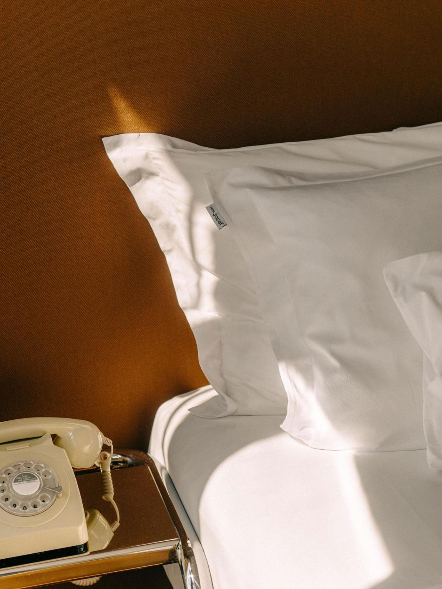 Deluxe Double Room with Balcony - Photo 7