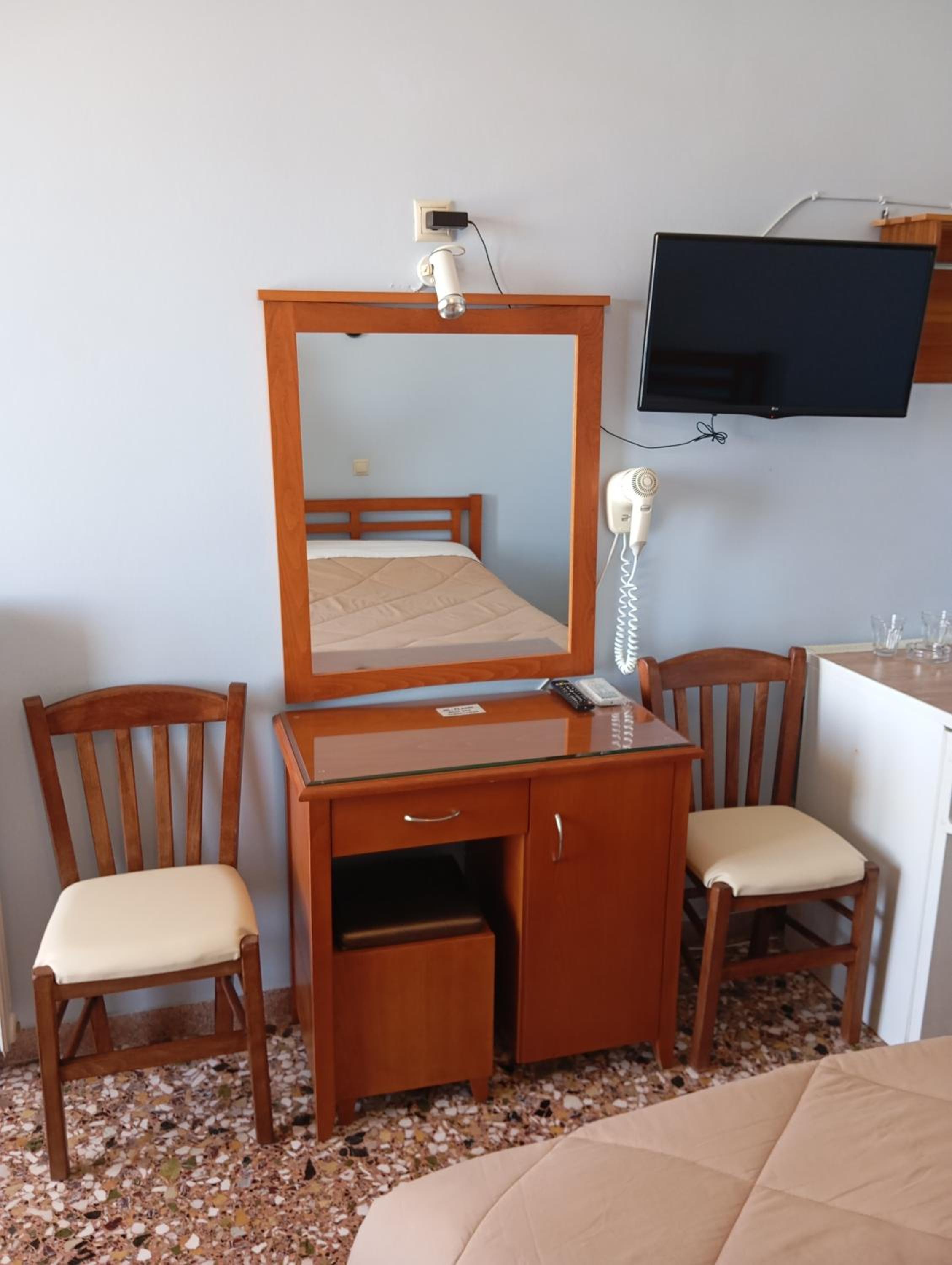 Double Room with Mountain View - Photo 4