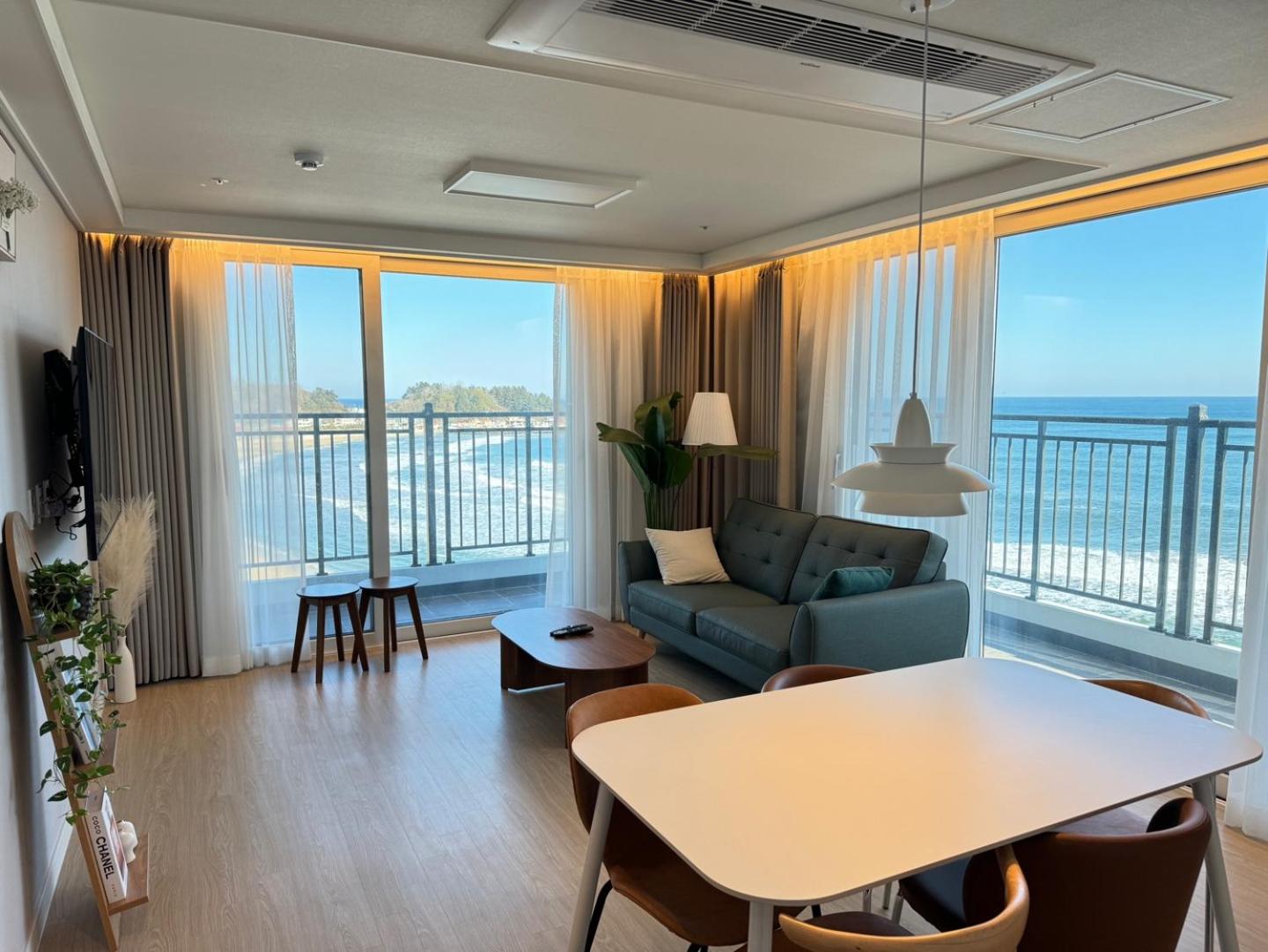Family Room with Sea View - Photo 1