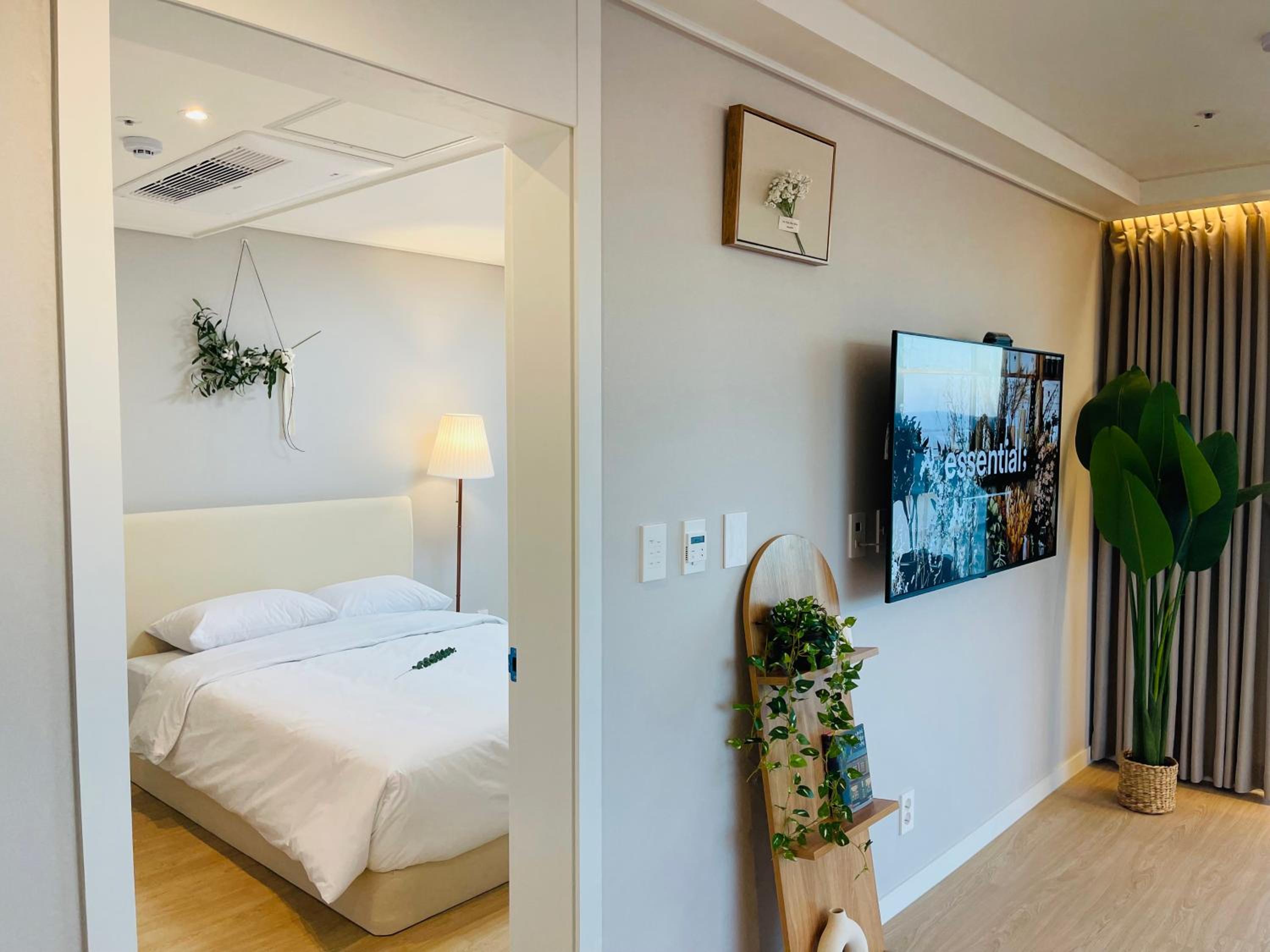 Family Room with Sea View - Photo 4