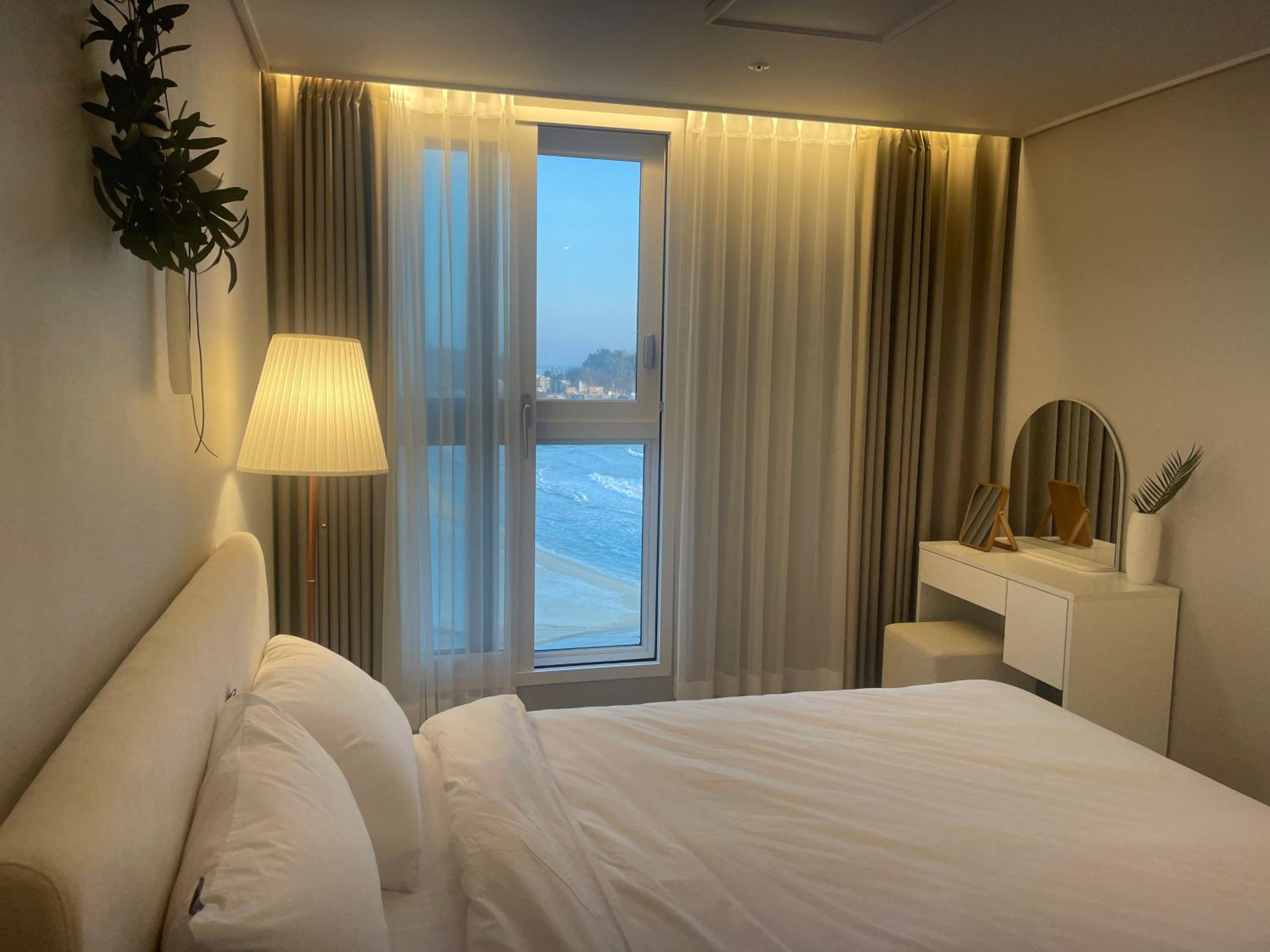 Family Room with Sea View - Photo 7