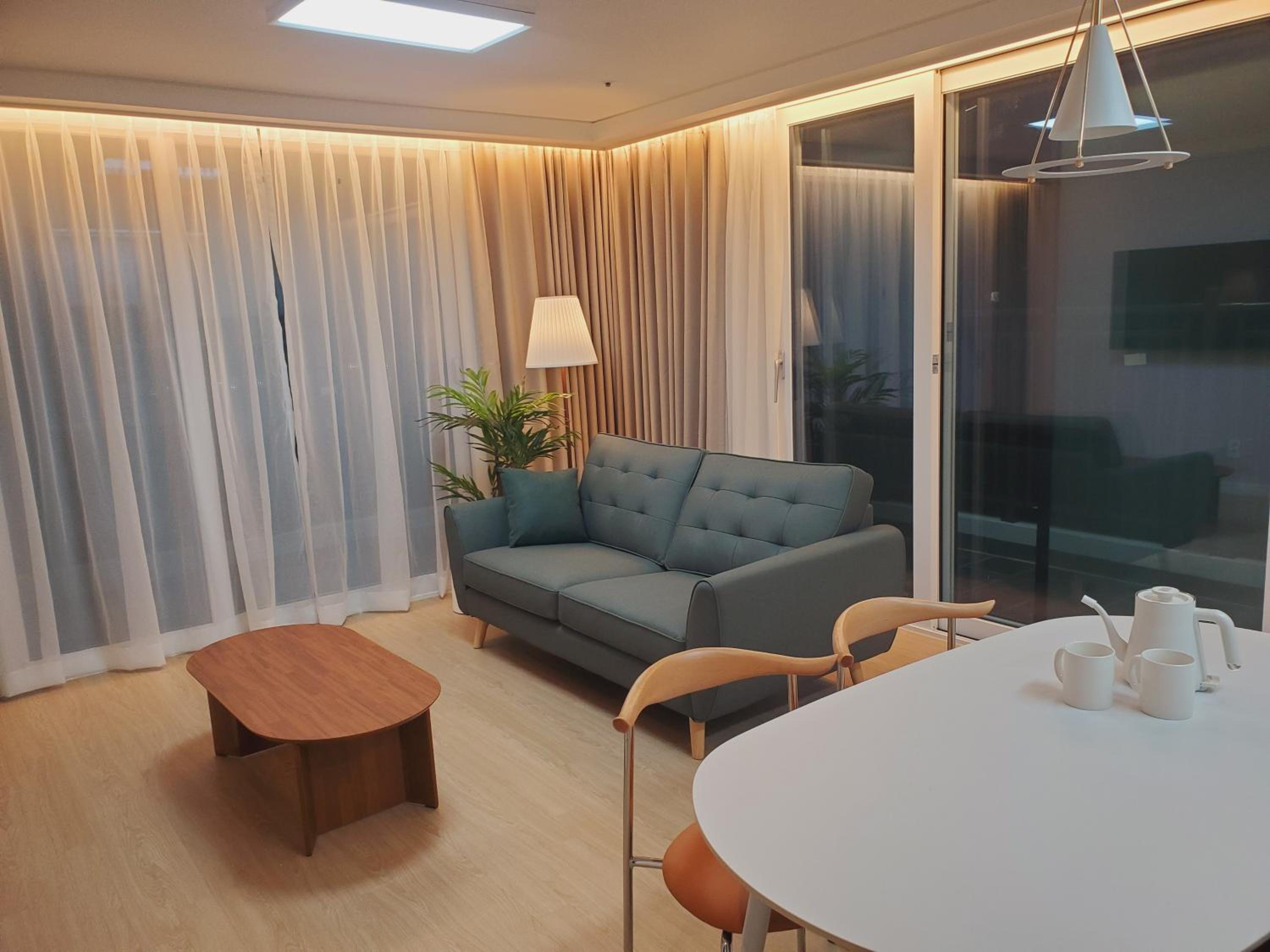 Family Room with Sea View - Photo 10