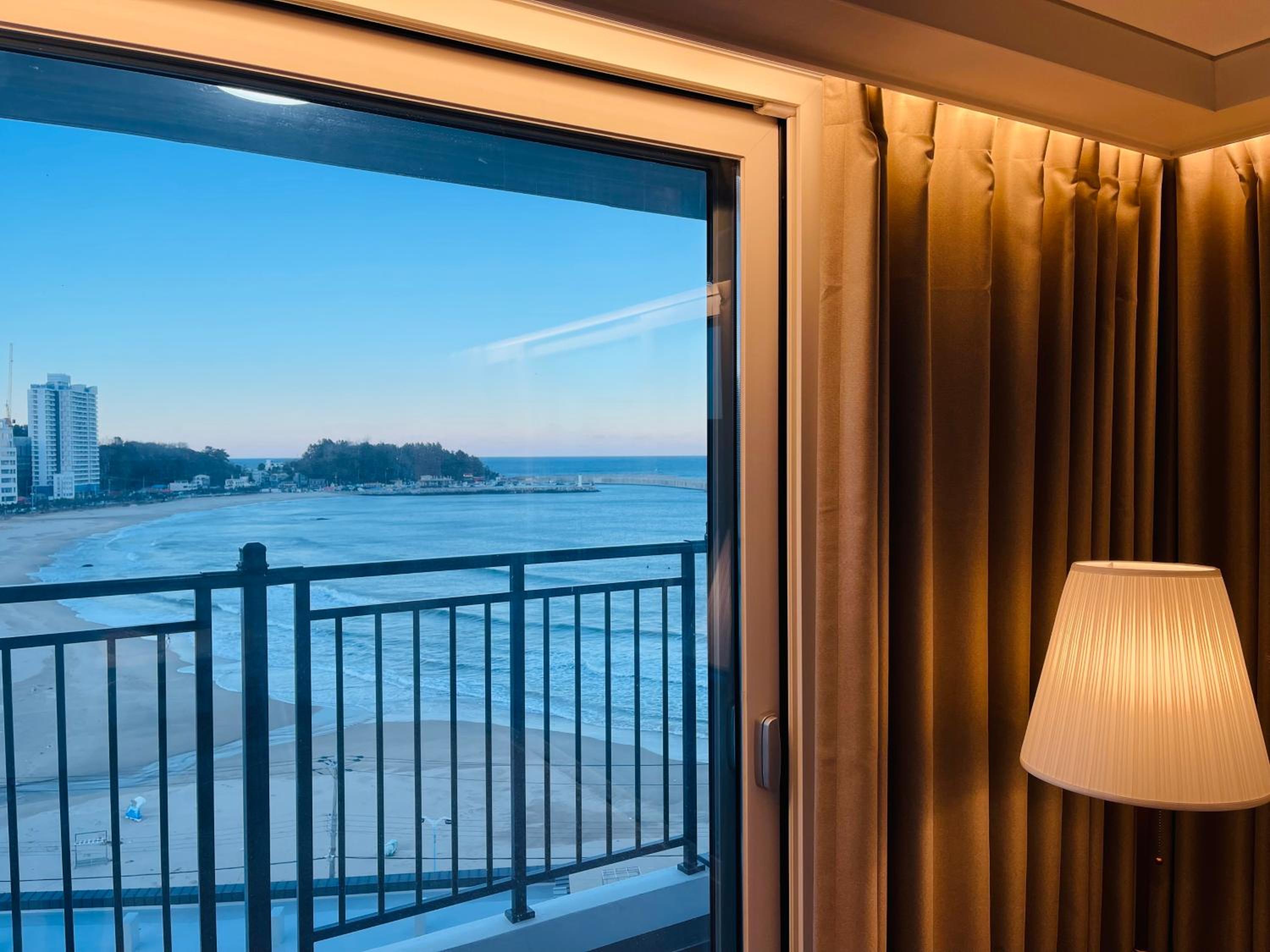 Family Room with Sea View - Photo 26