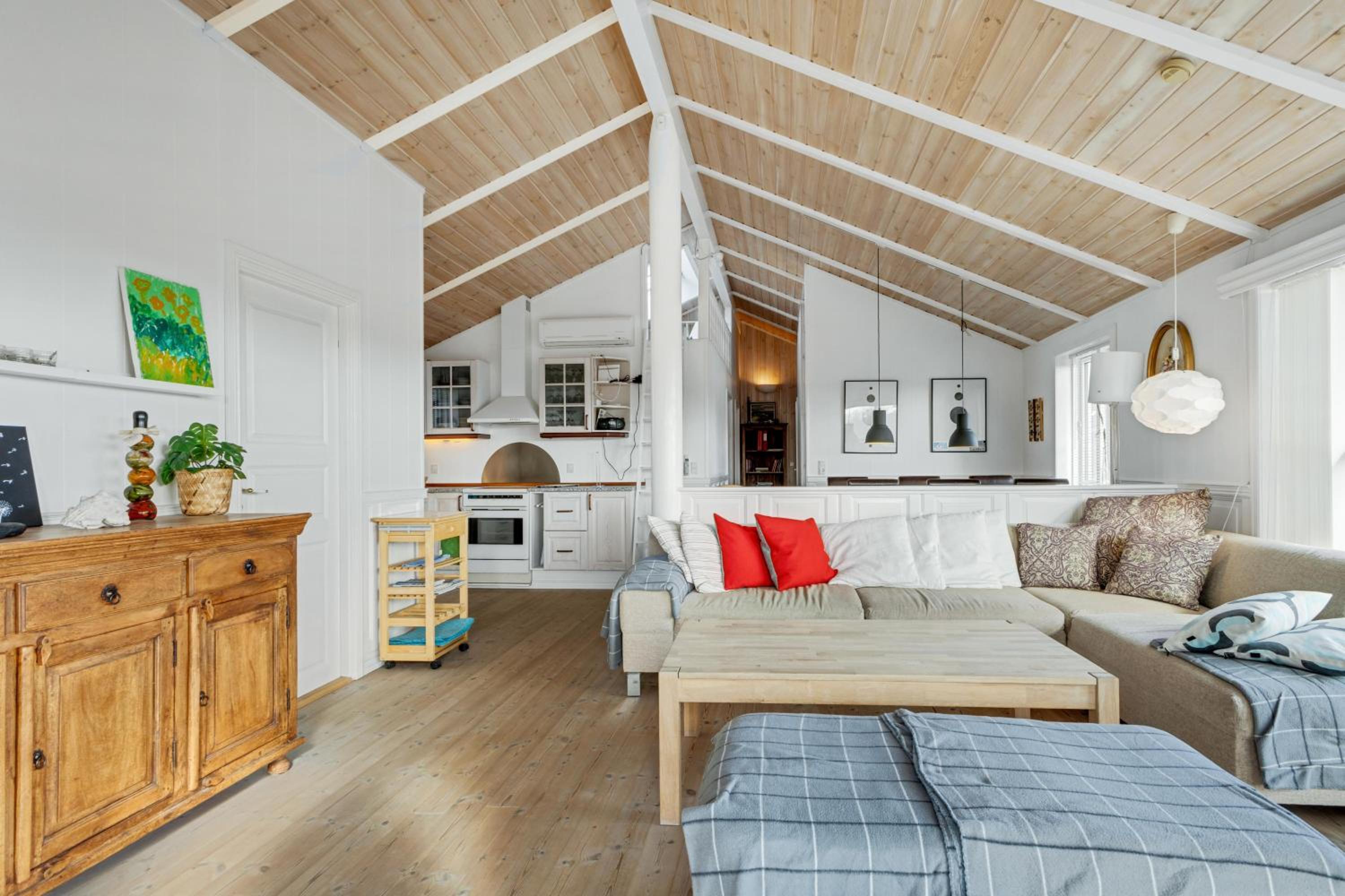 Three-Bedroom Vacation Home  photo 2
