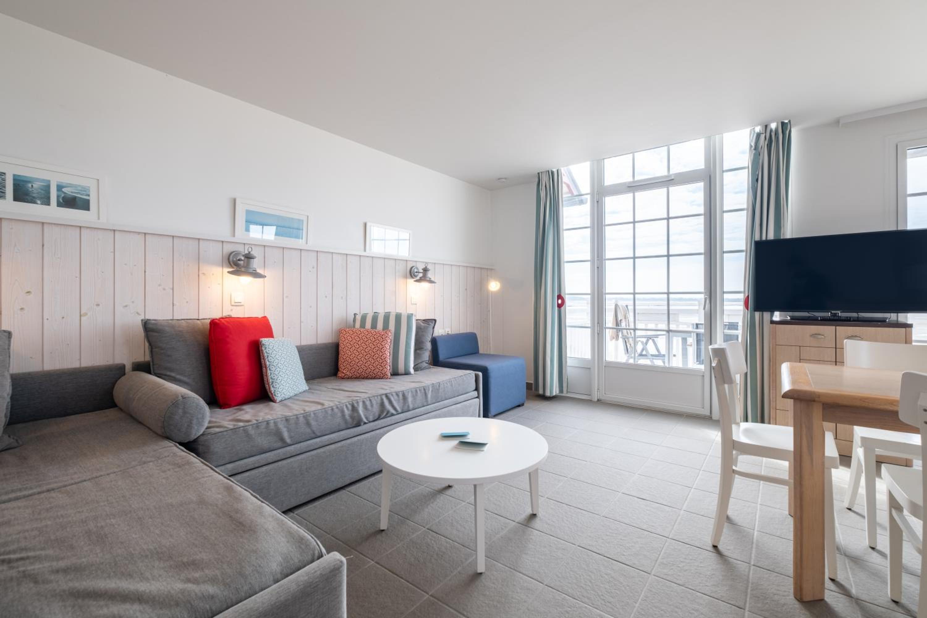 Two-Bedroom Duplex Apartment with 2 Sleeping Alcove (9 People) - Sea View