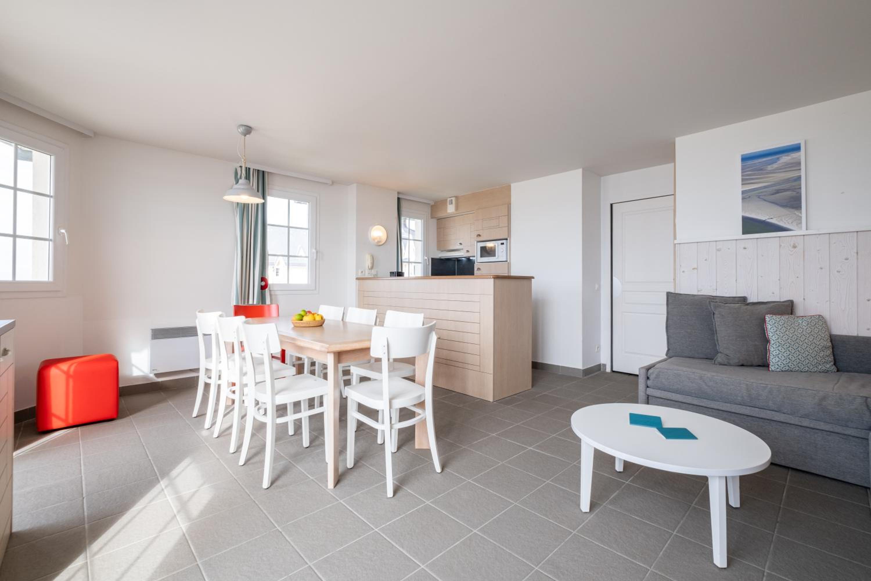 Two-Bedroom Duplex Apartment with 2 Sleeping Alcove (9 People) - Sea View photo 3