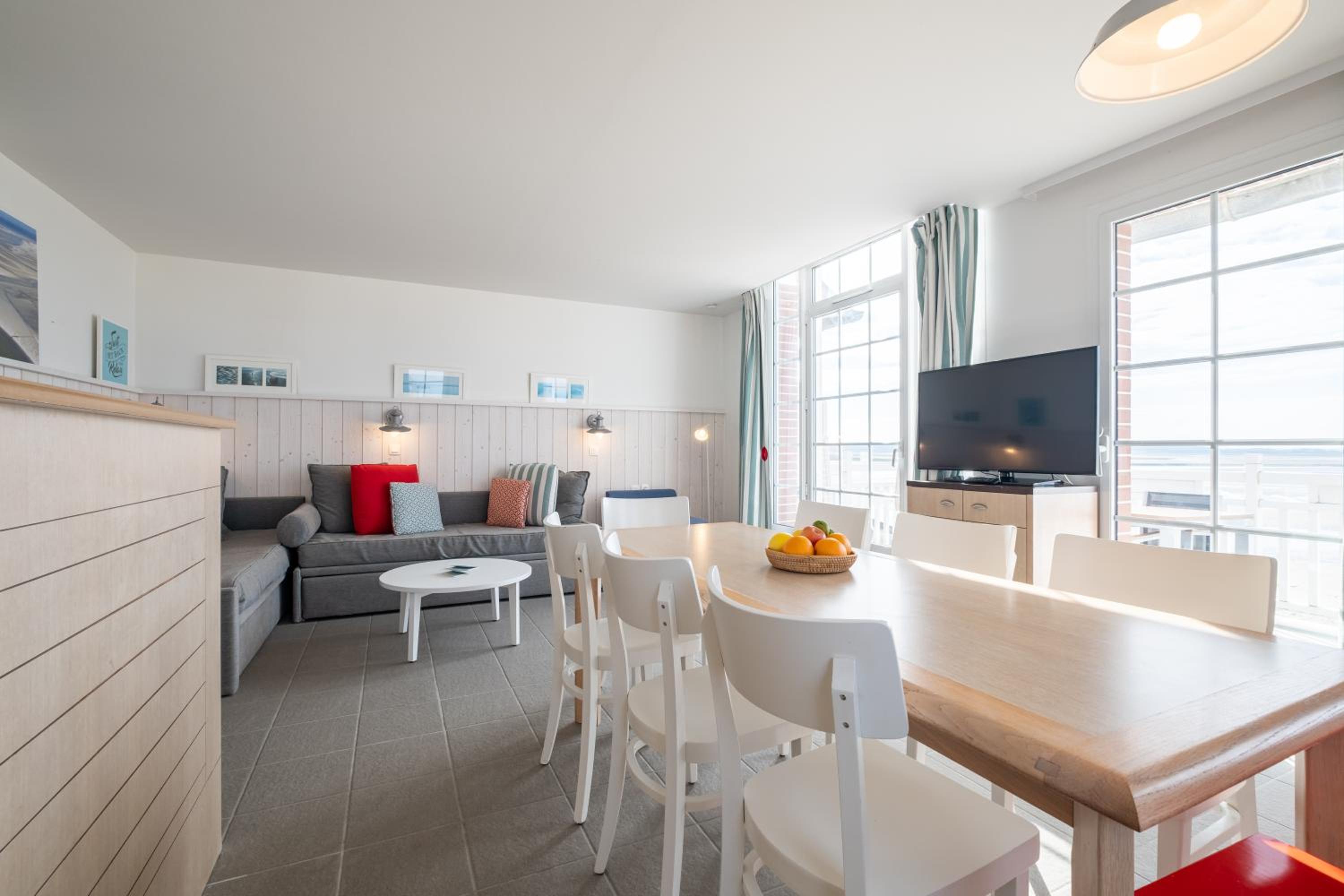 Two-Bedroom Duplex Apartment with 2 Sleeping Alcove (9 People) - Sea View photo 2