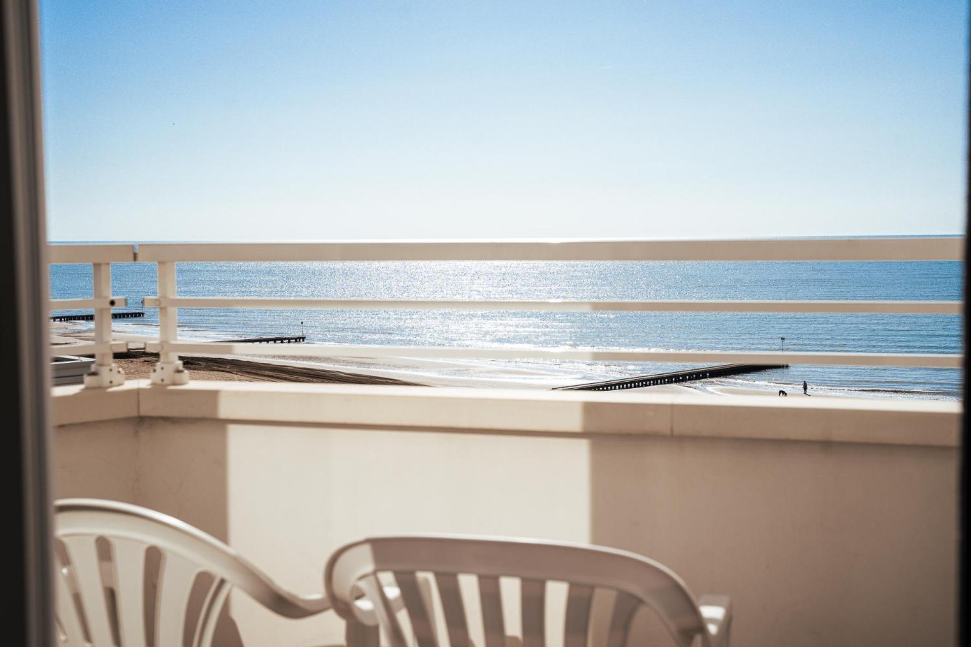Double Room with Sea View - Photo 4