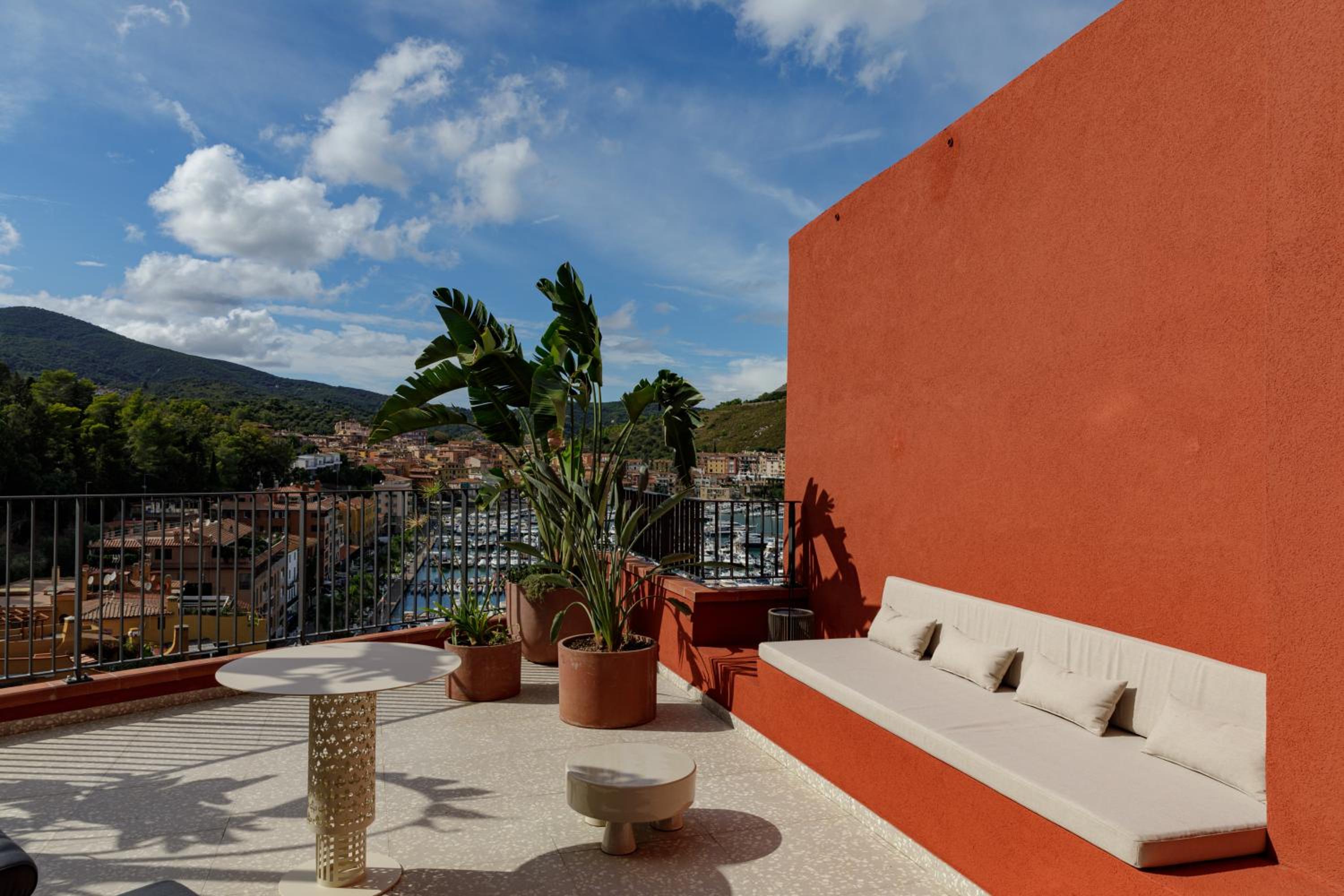 Deluxe Double Room with Balcony and Sea View photo 3
