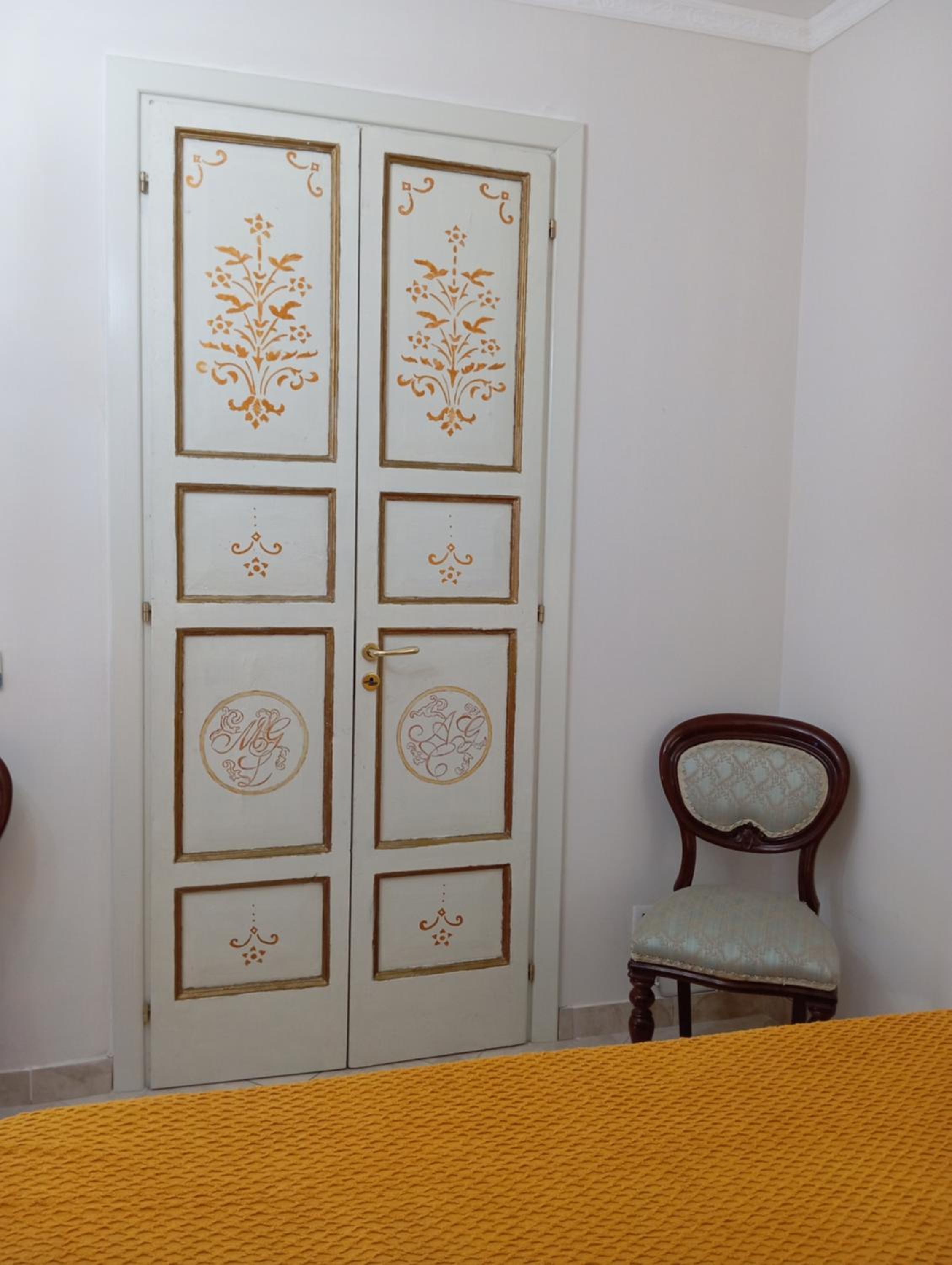 One-Bedroom House - Photo 26